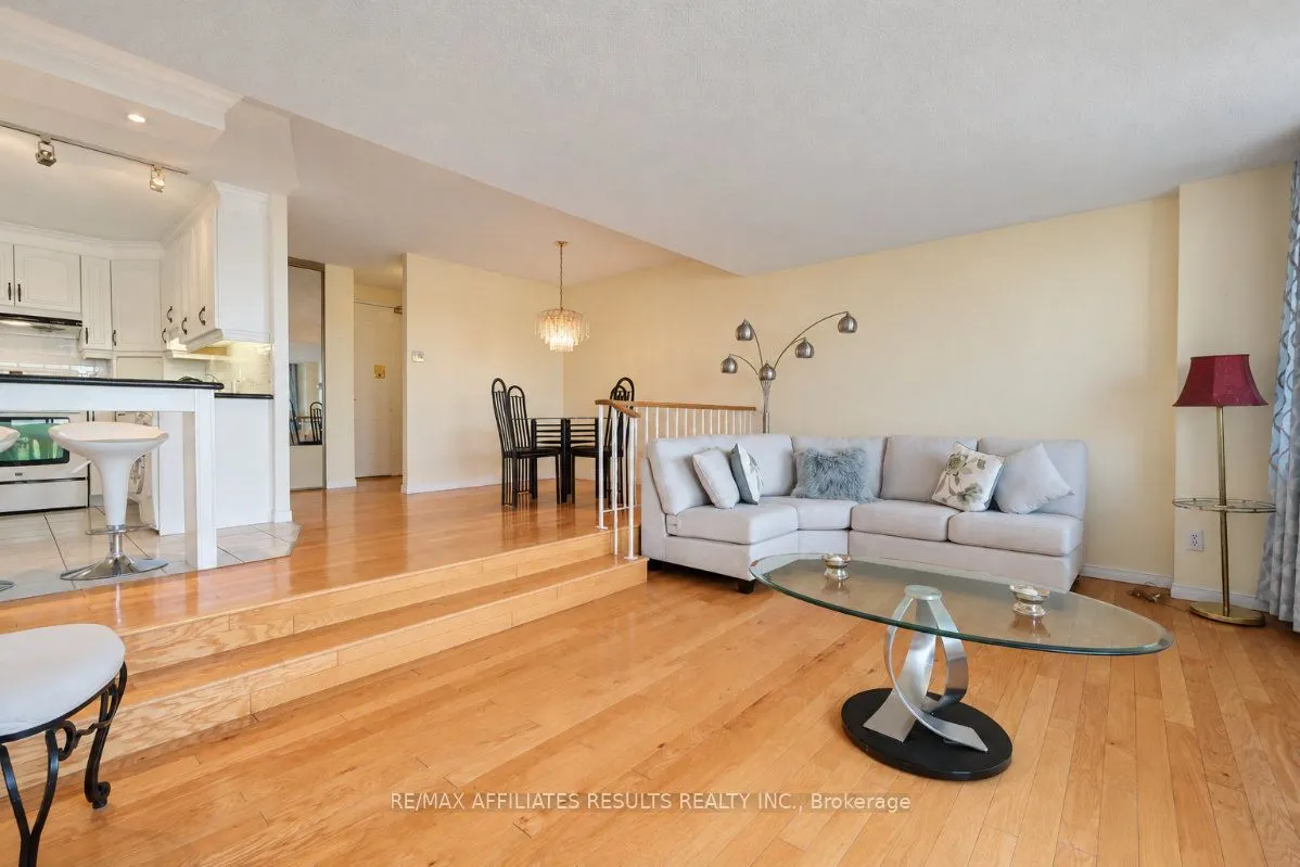 415 Greenview Avenue #408