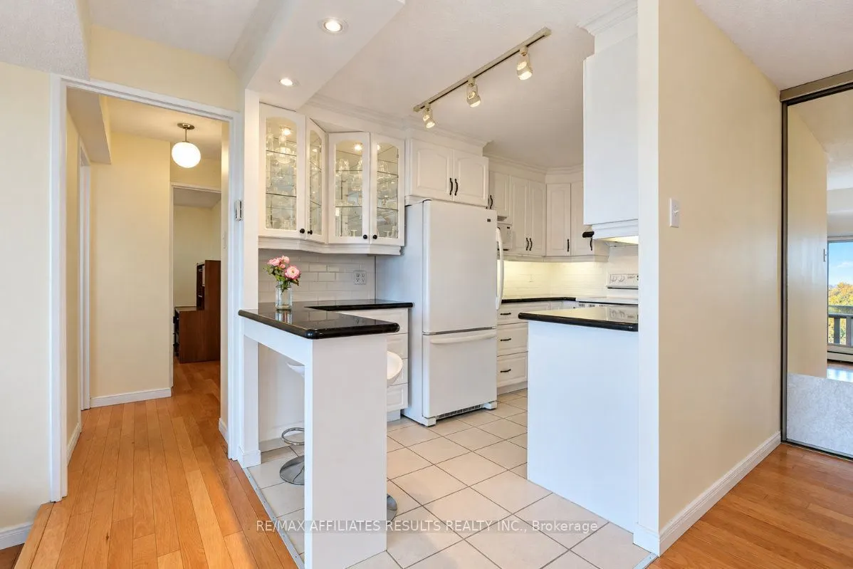 415 Greenview Avenue #408