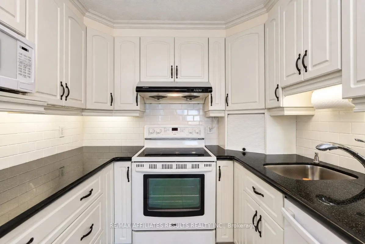 415 Greenview Avenue #408
