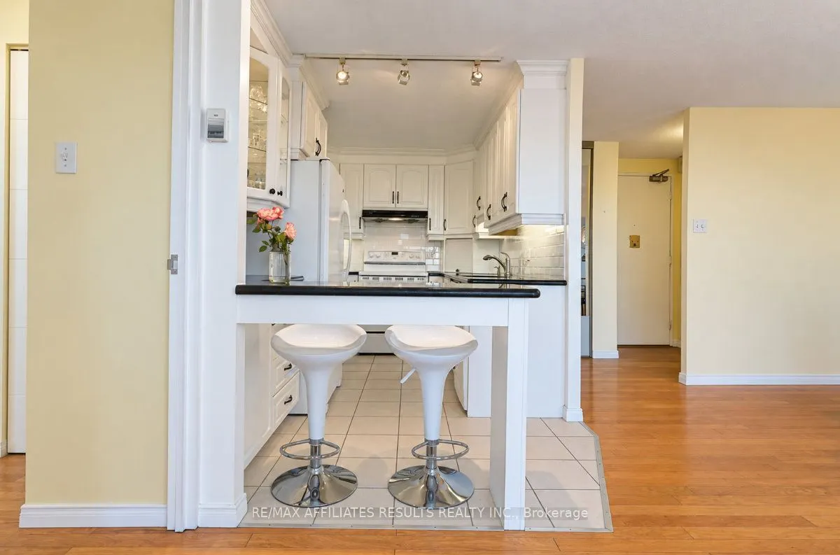 415 Greenview Avenue #408