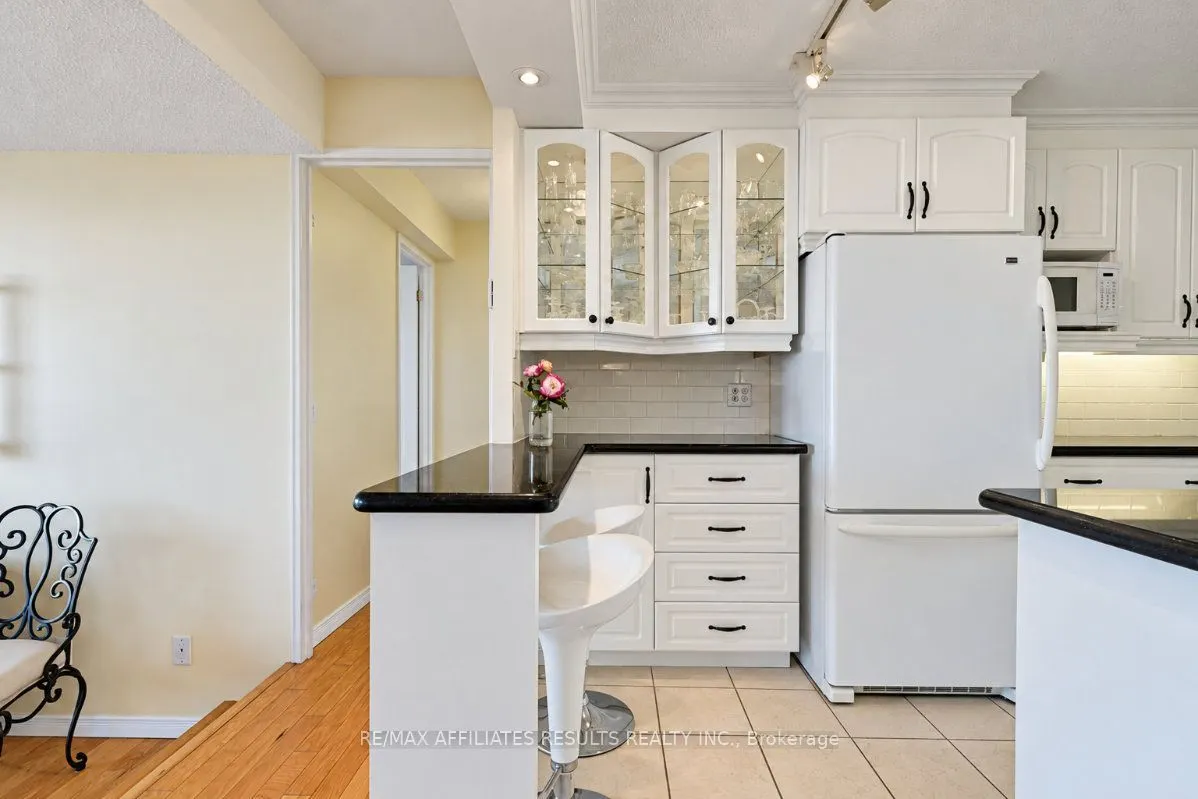 415 Greenview Avenue #408
