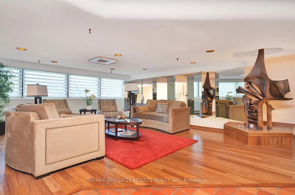 415 Greenview Avenue #408