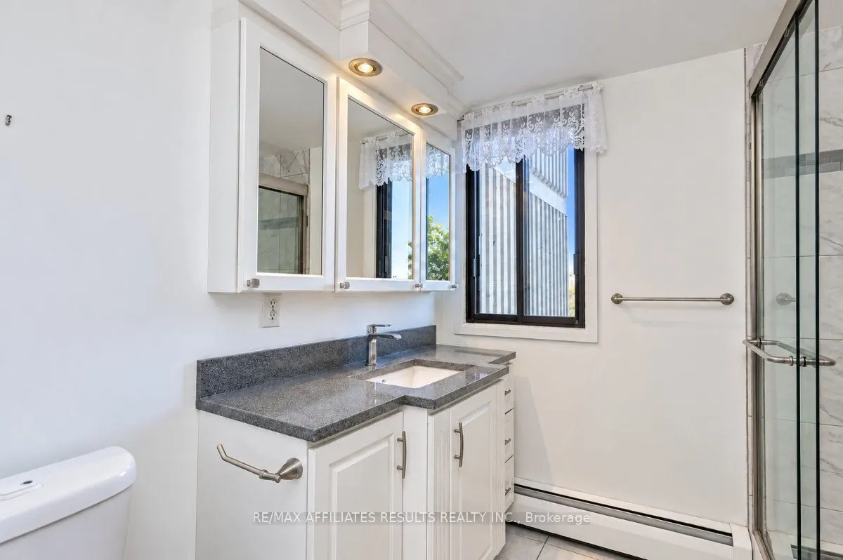 415 Greenview Avenue #408