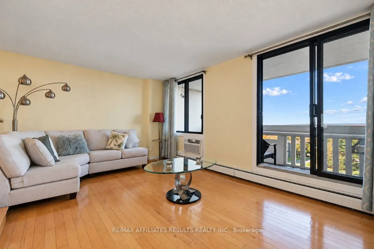 415 Greenview Avenue #408