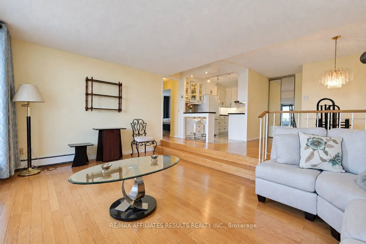 415 Greenview Avenue #408