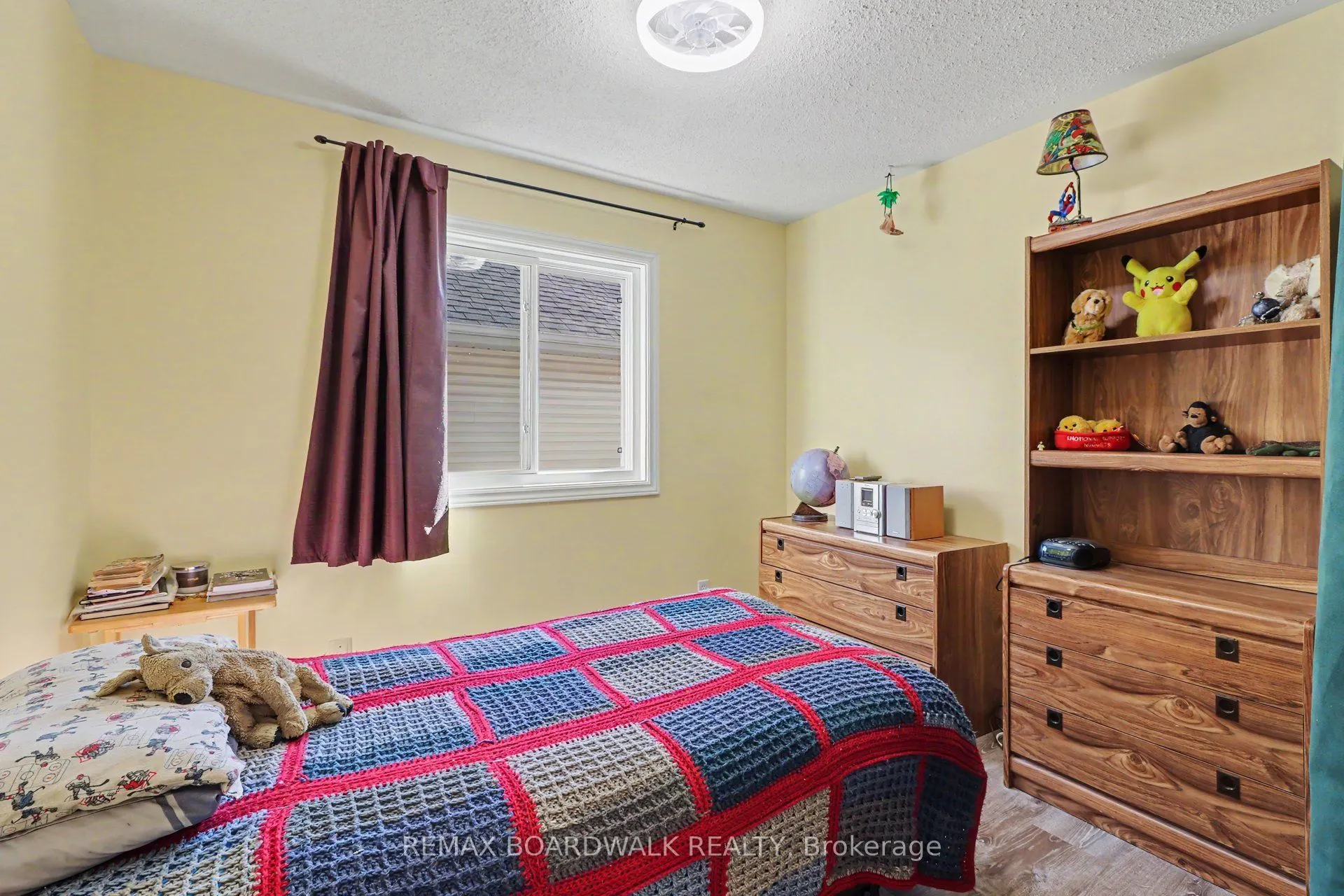 869 Clearcrest Crescent