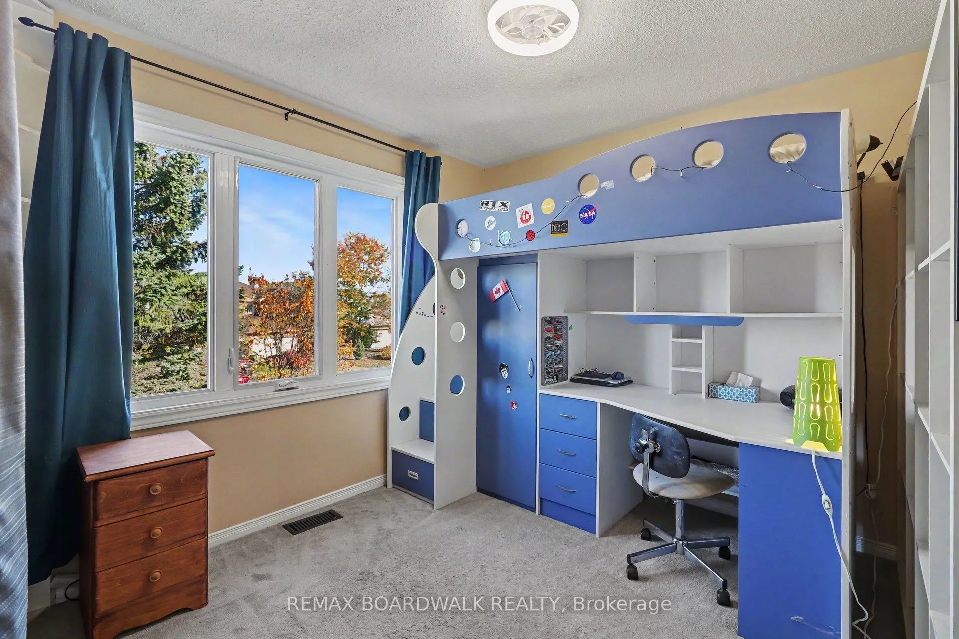 869 Clearcrest Crescent
