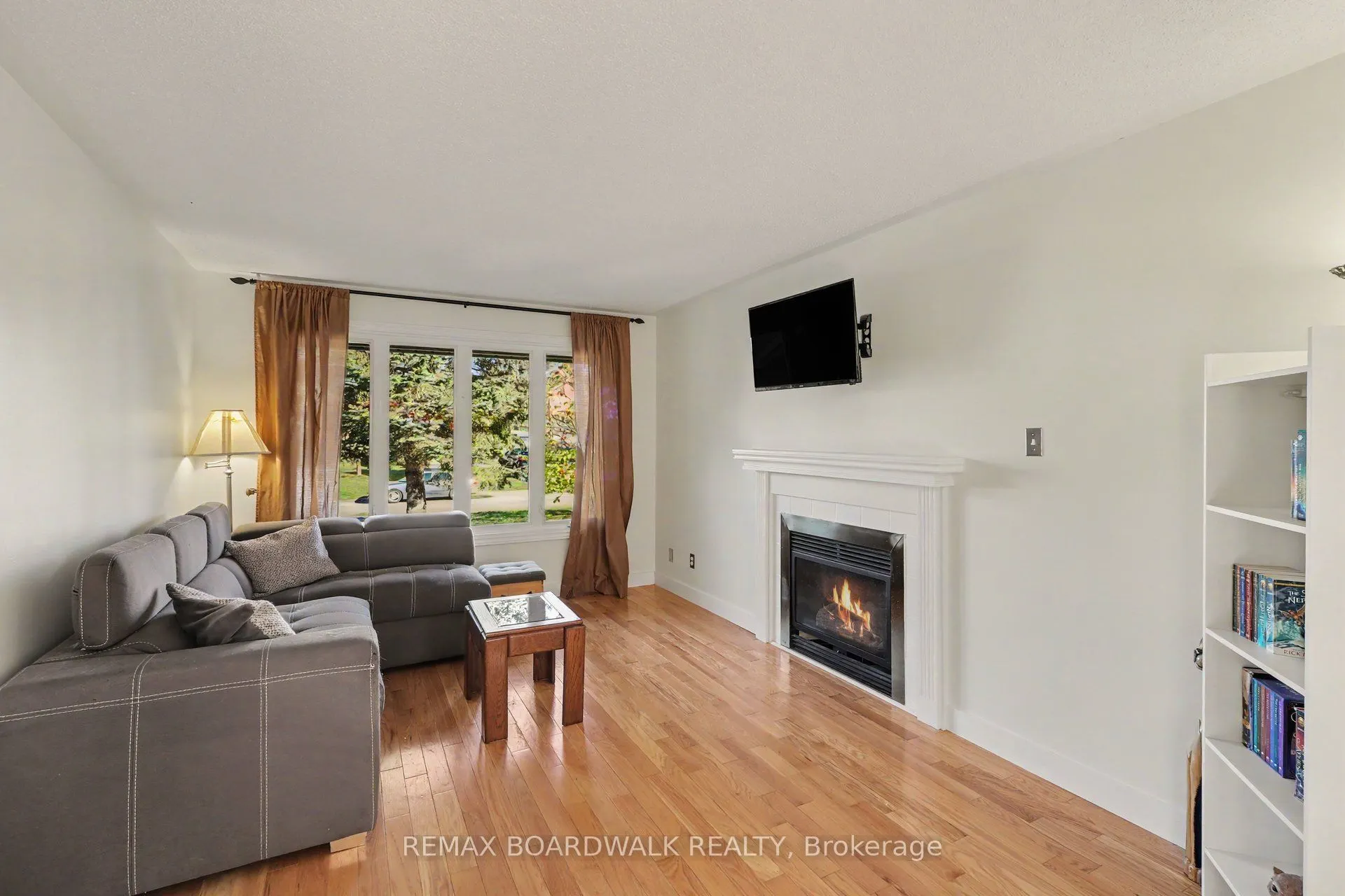 869 Clearcrest Crescent