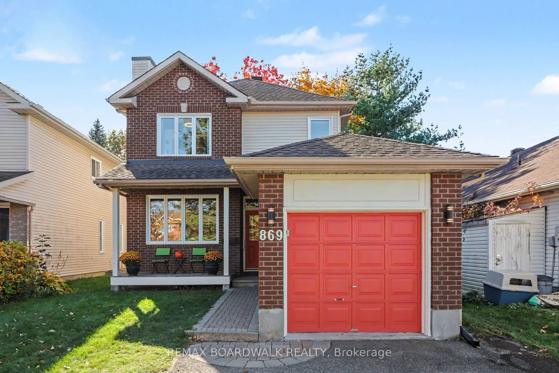 869 Clearcrest Crescent