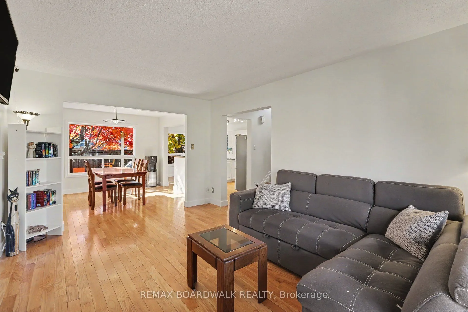 869 Clearcrest Crescent