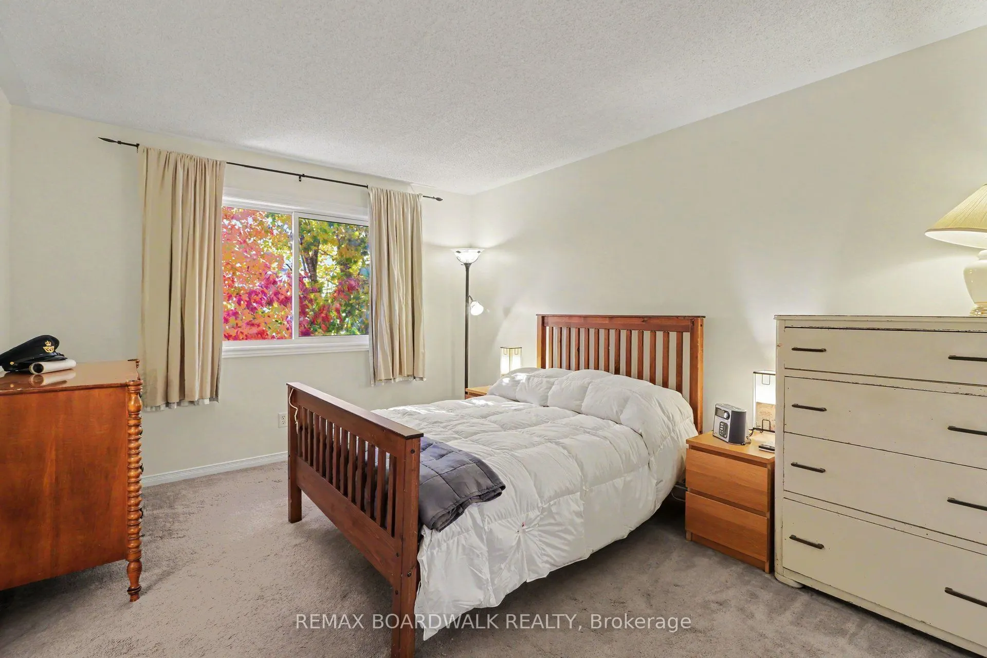 869 Clearcrest Crescent