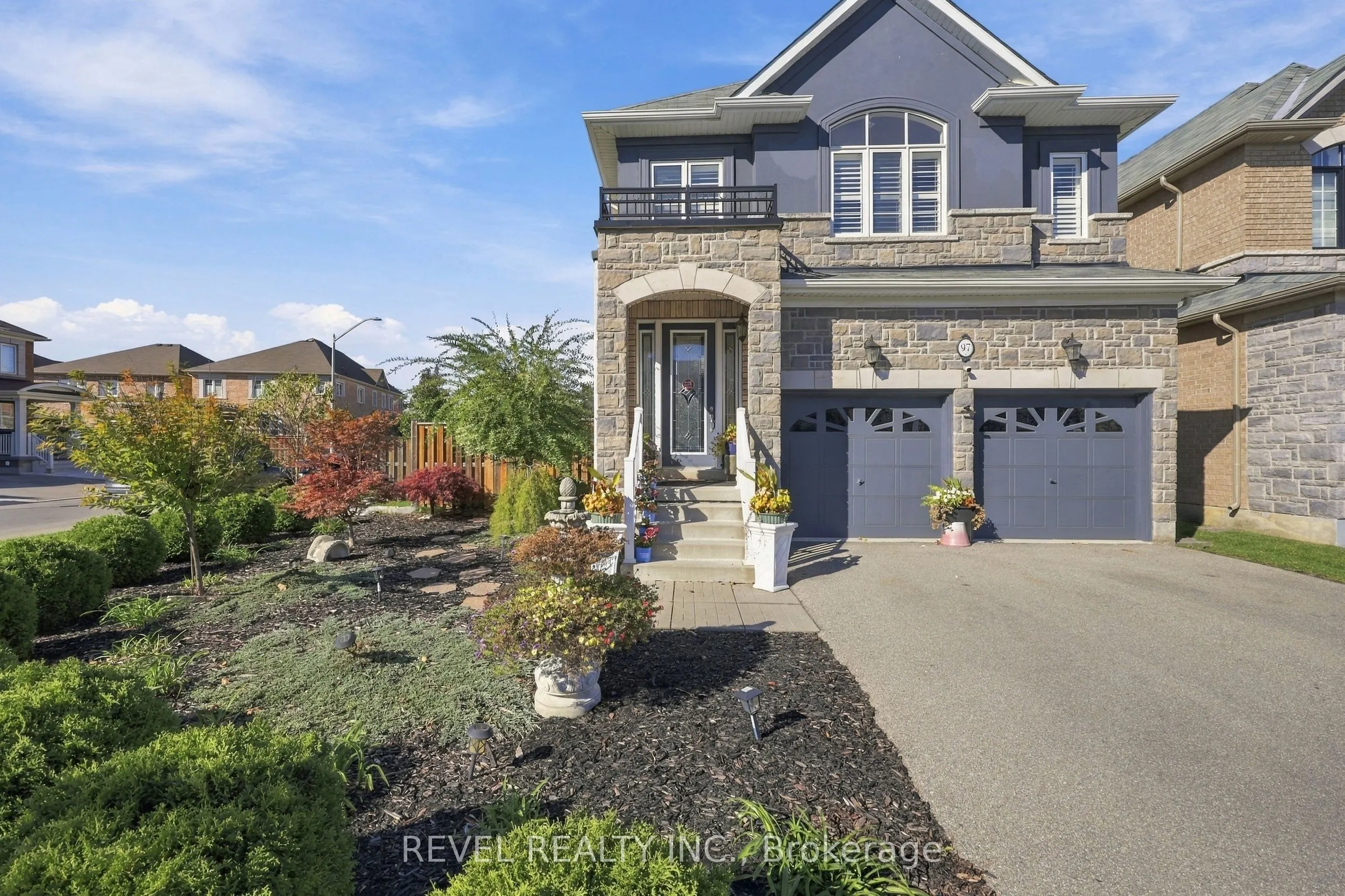 97 Narbonne Crescent