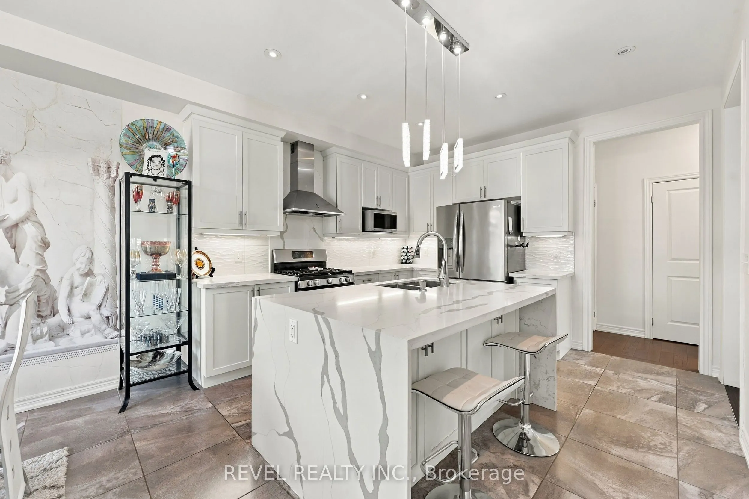 97 Narbonne Crescent