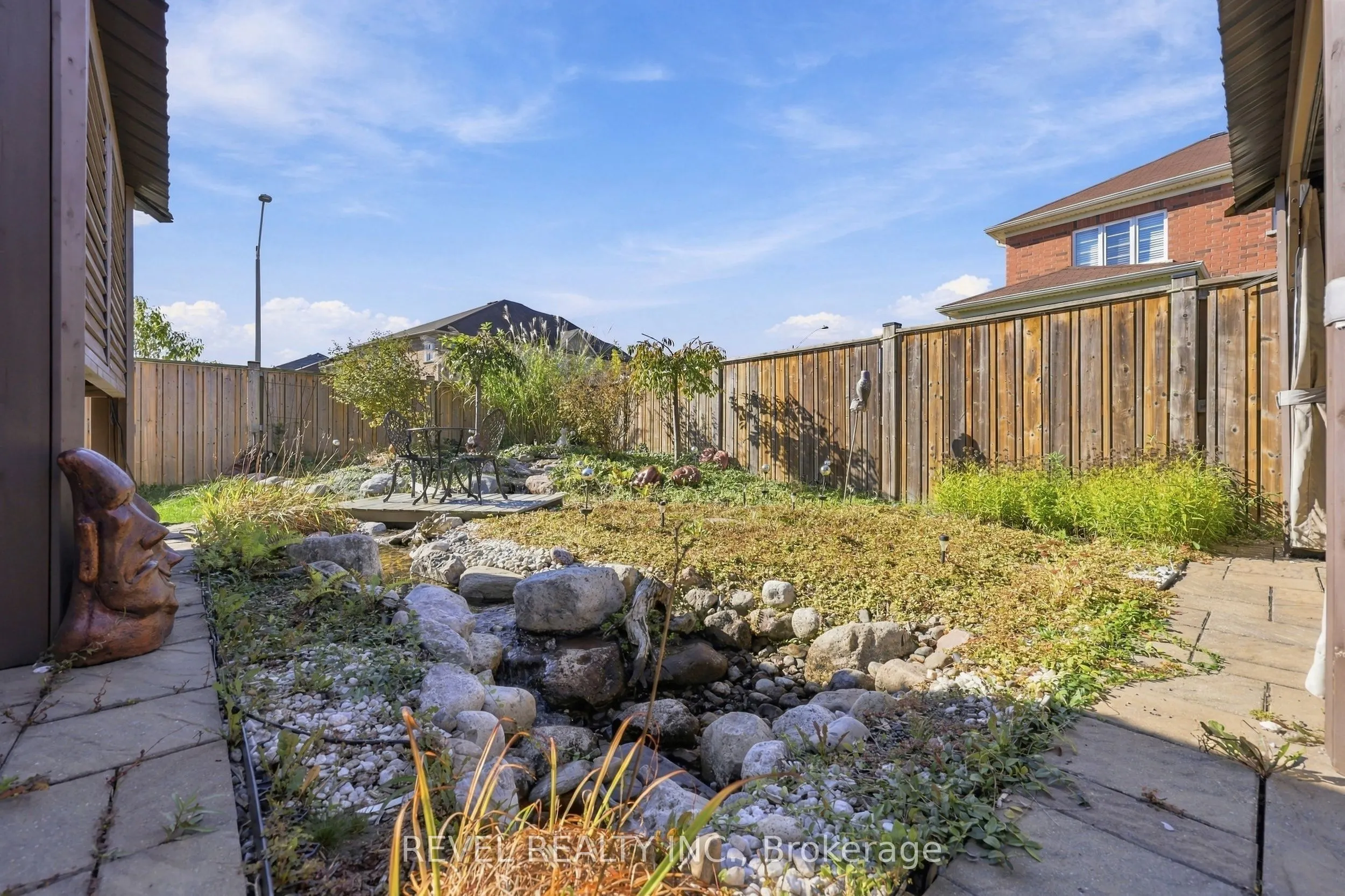 97 Narbonne Crescent