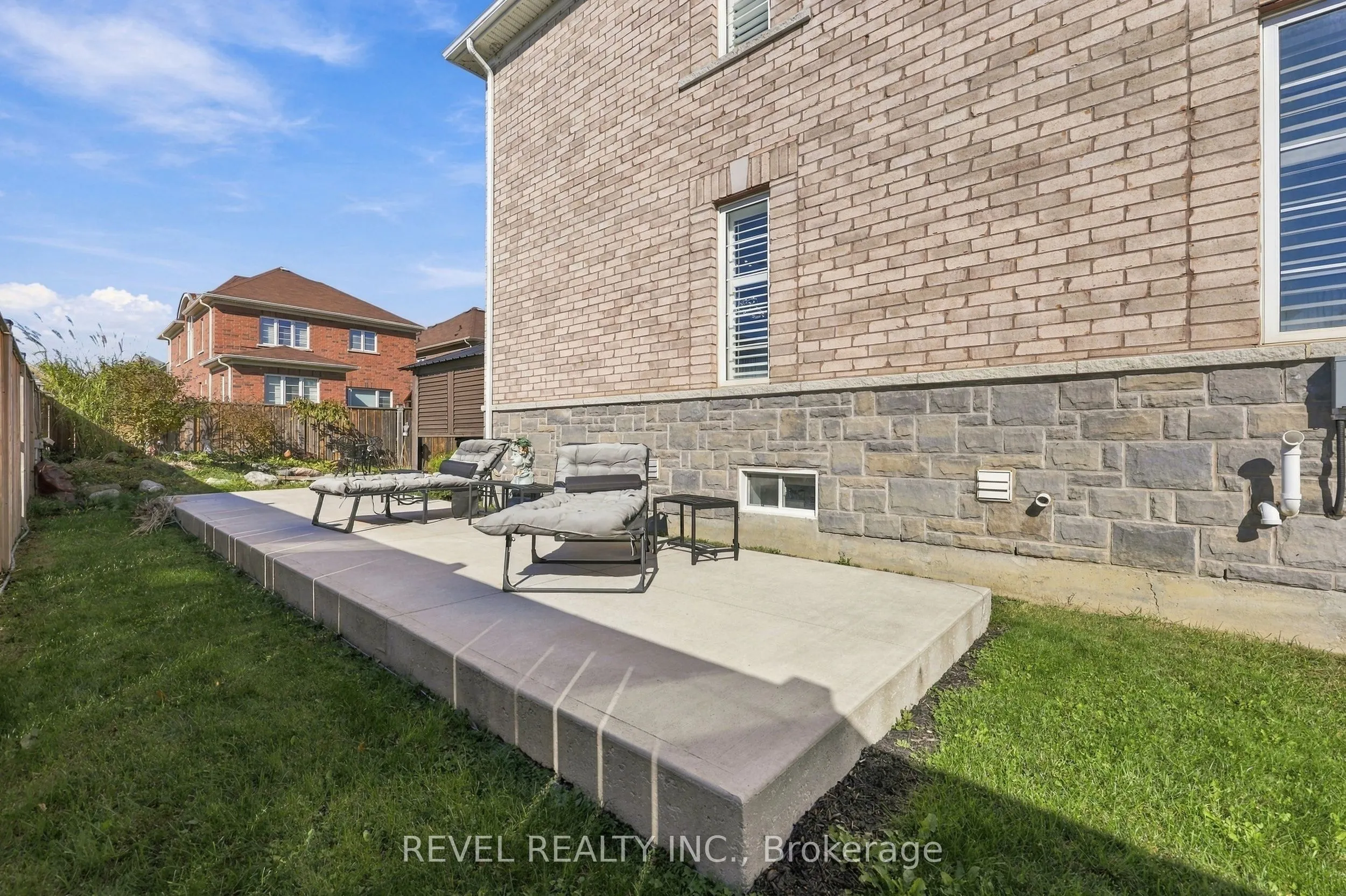 97 Narbonne Crescent