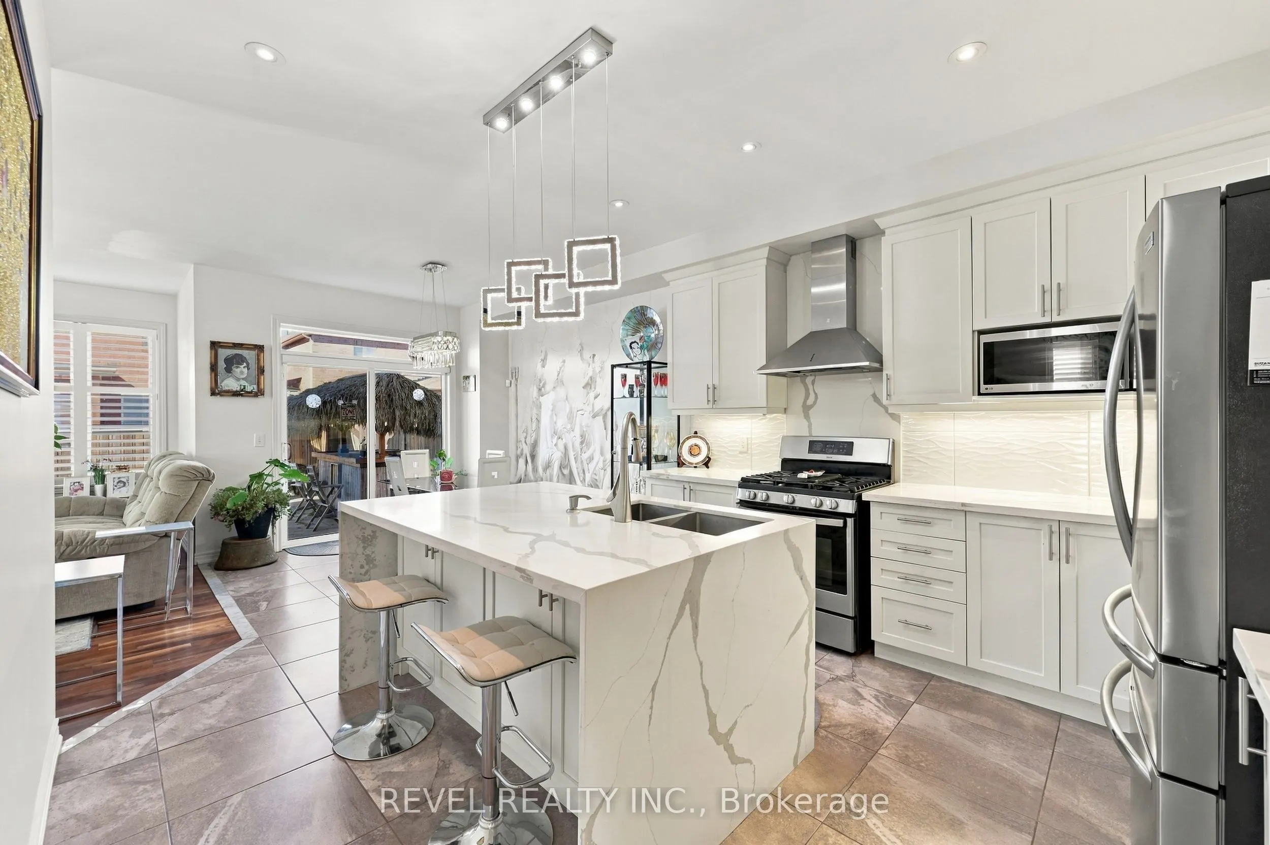97 Narbonne Crescent