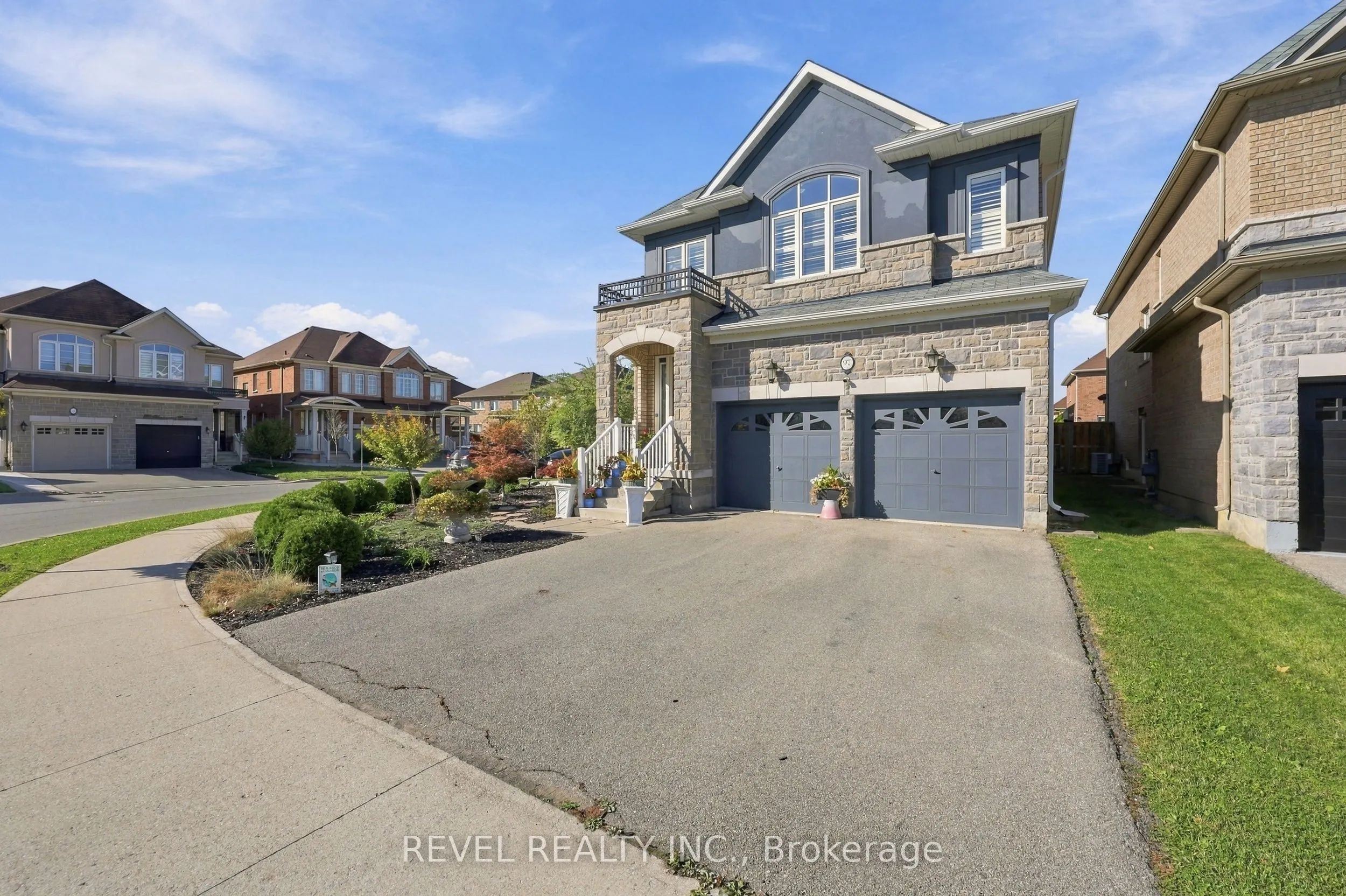 97 Narbonne Crescent