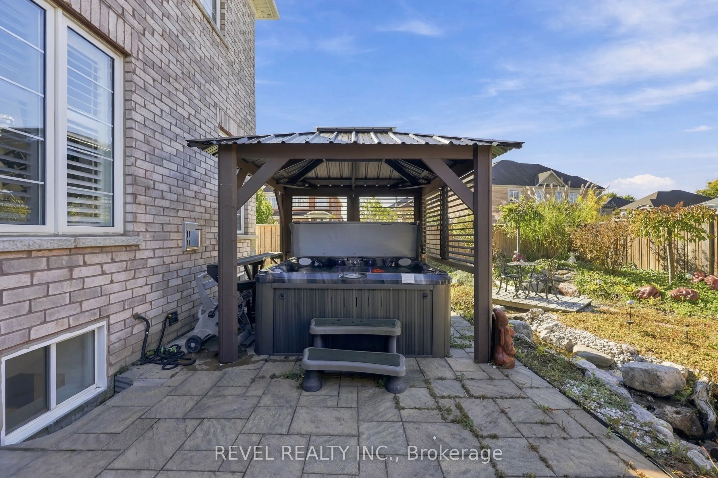 97 Narbonne Crescent