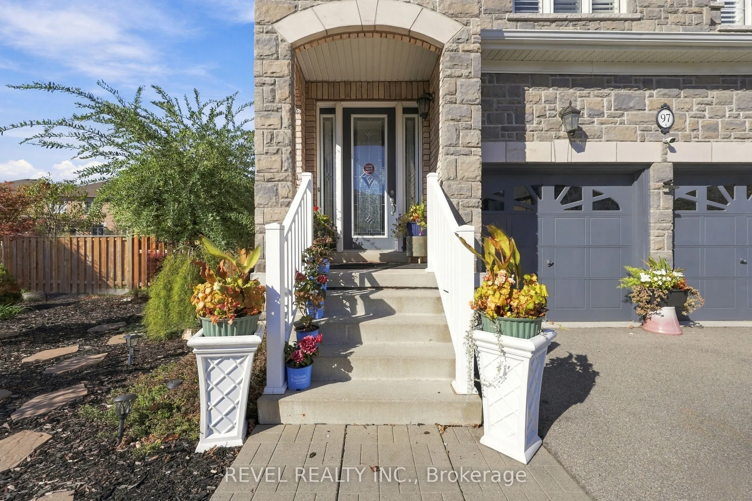 97 Narbonne Crescent