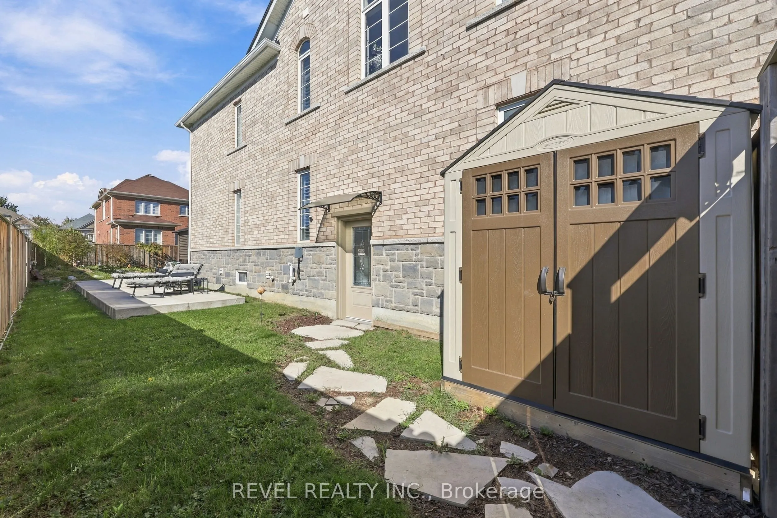 97 Narbonne Crescent
