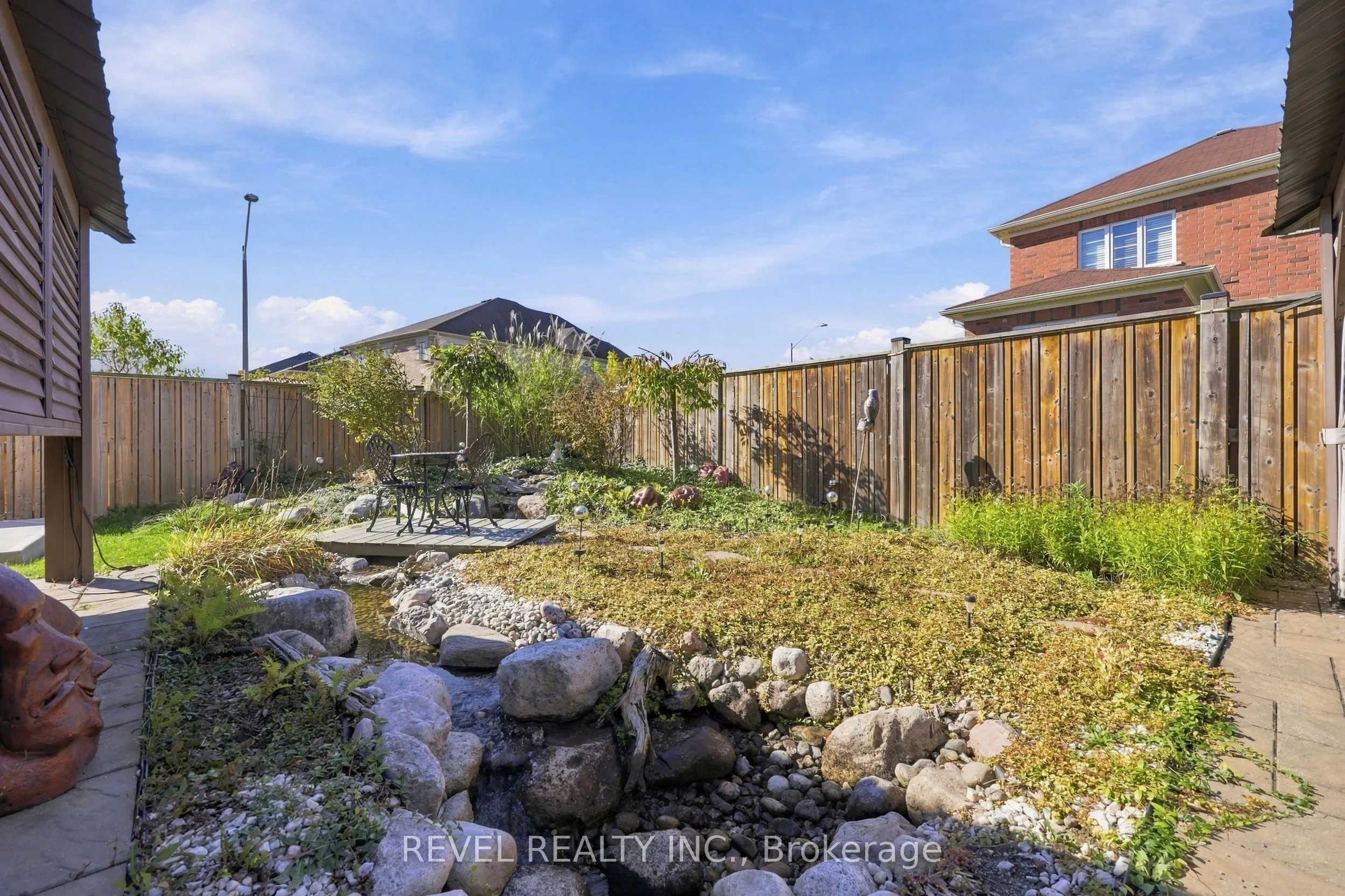 97 Narbonne Crescent