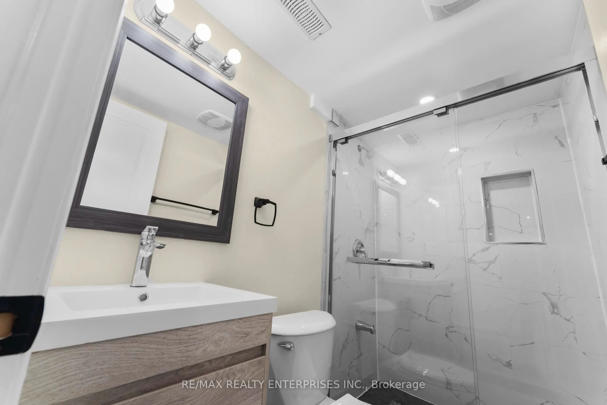 60 Wakelin Terrace #Lower - 2 Bedroom