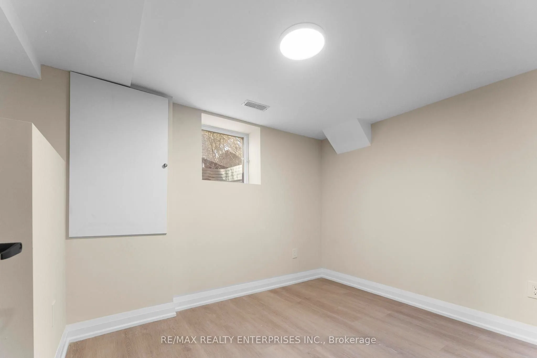 60 Wakelin Terrace #Lower - 2 Bedroom