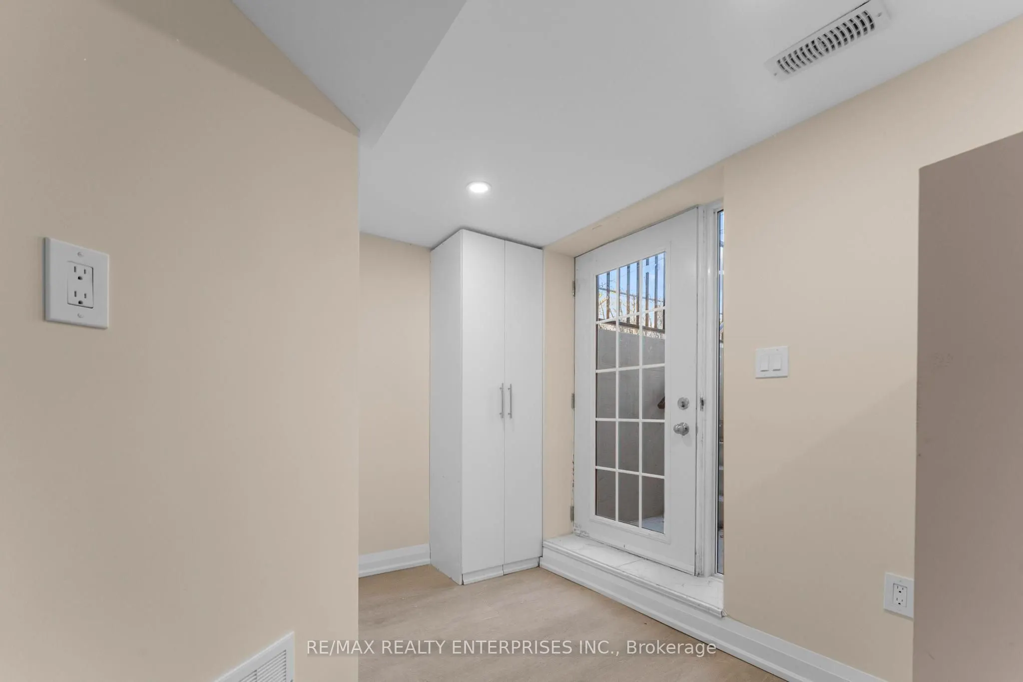 60 Wakelin Terrace #Lower - 2 Bedroom