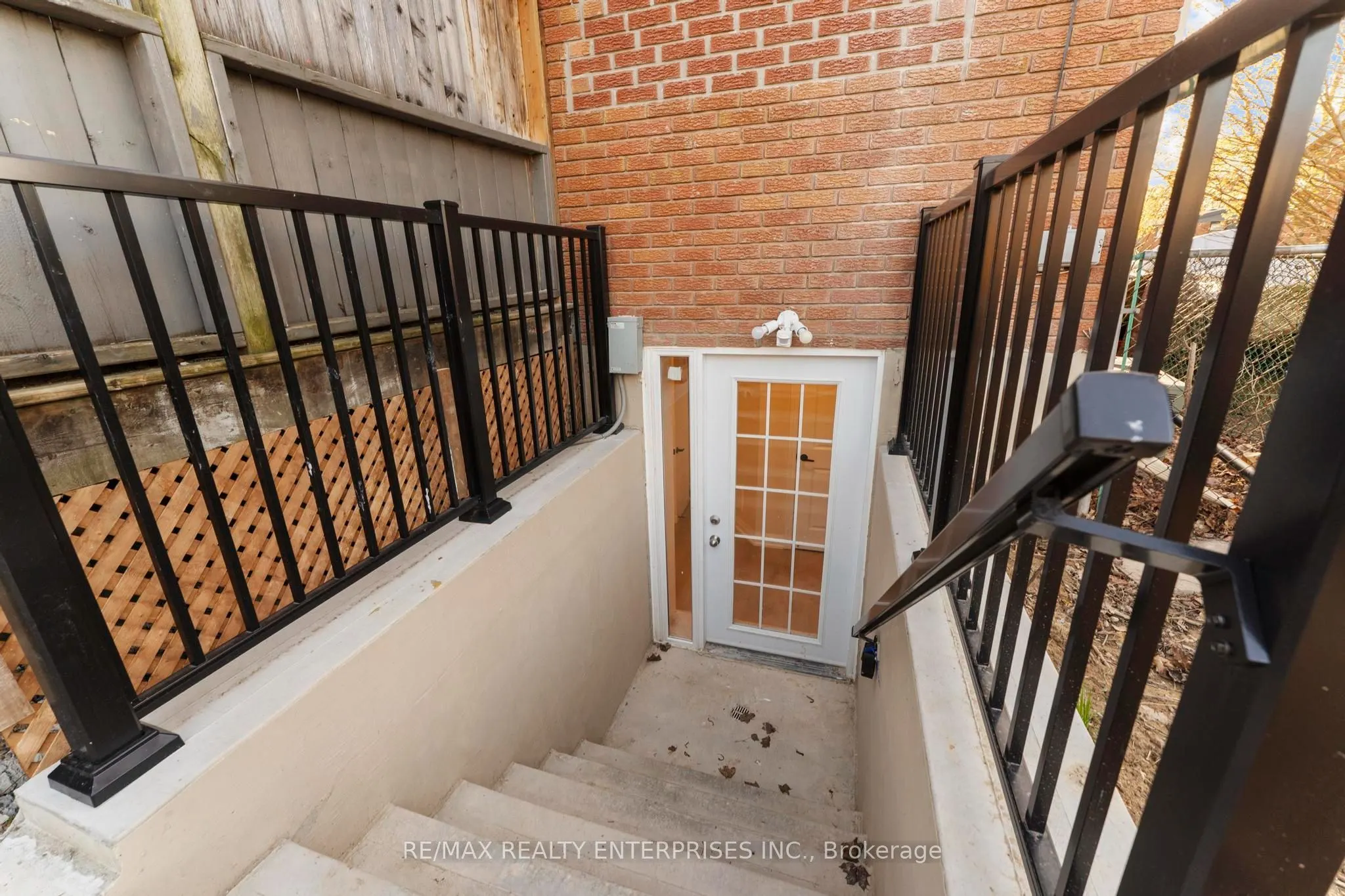 60 Wakelin Terrace #Lower - 2 Bedroom