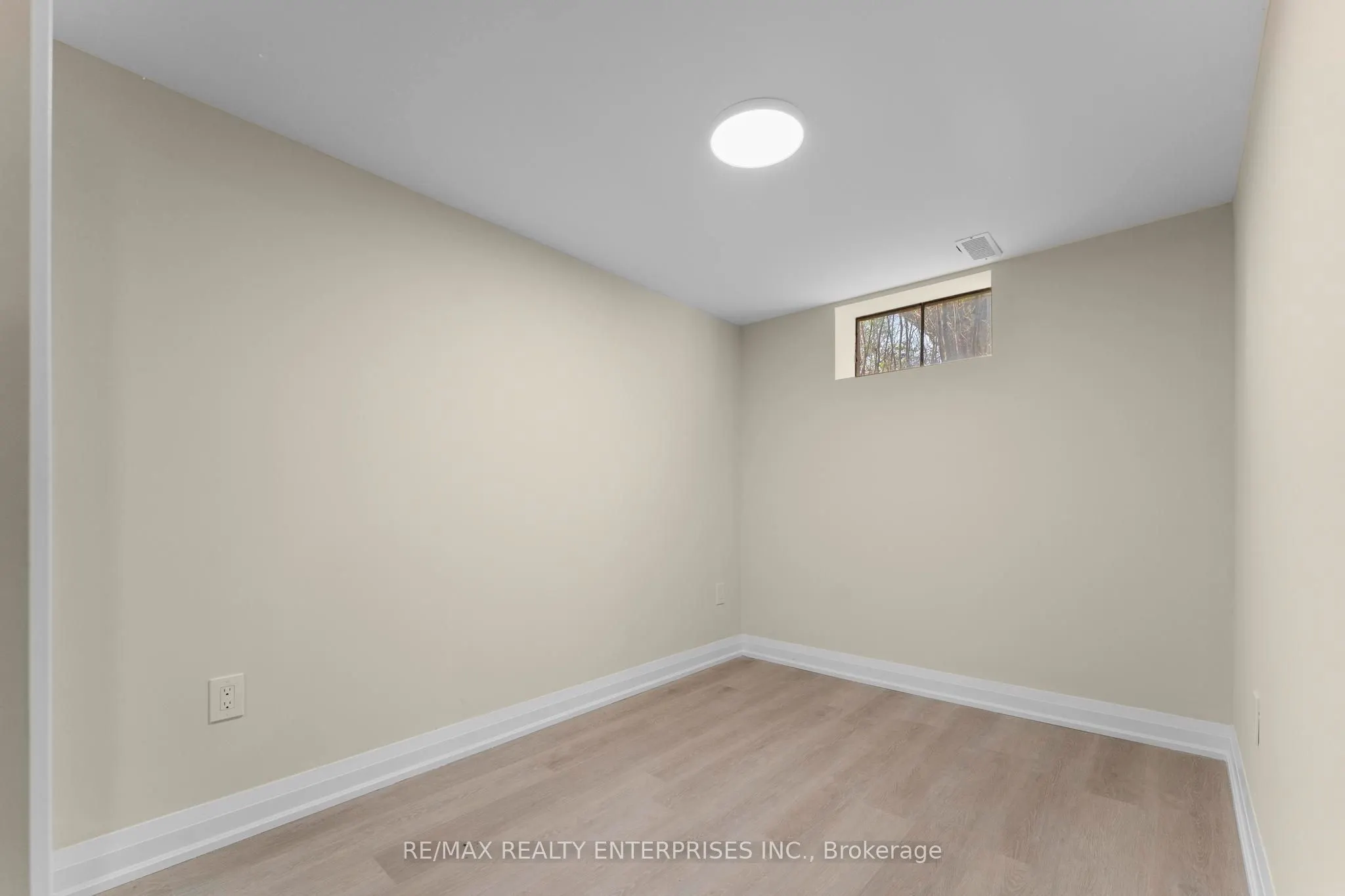 60 Wakelin Terrace #Lower - 2 Bedroom