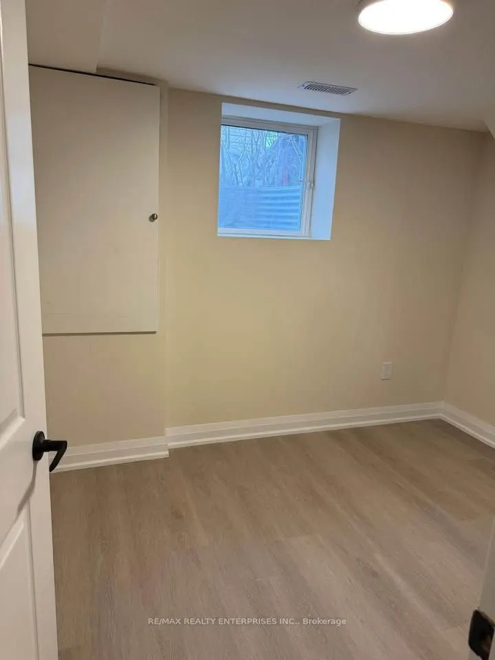 60 Wakelin Terrace #Lower - 2 Bedroom