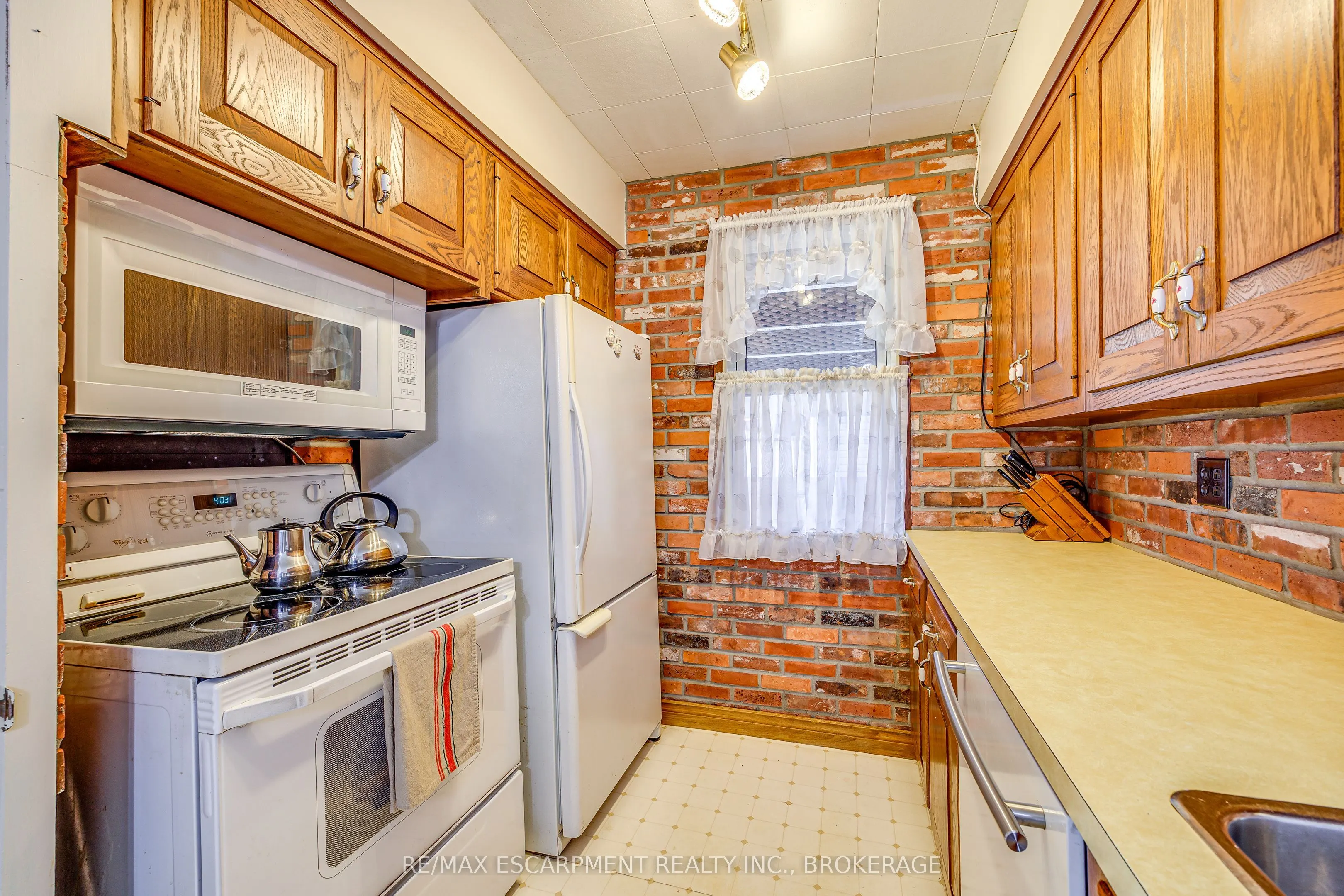 818 Broadway Avenue
