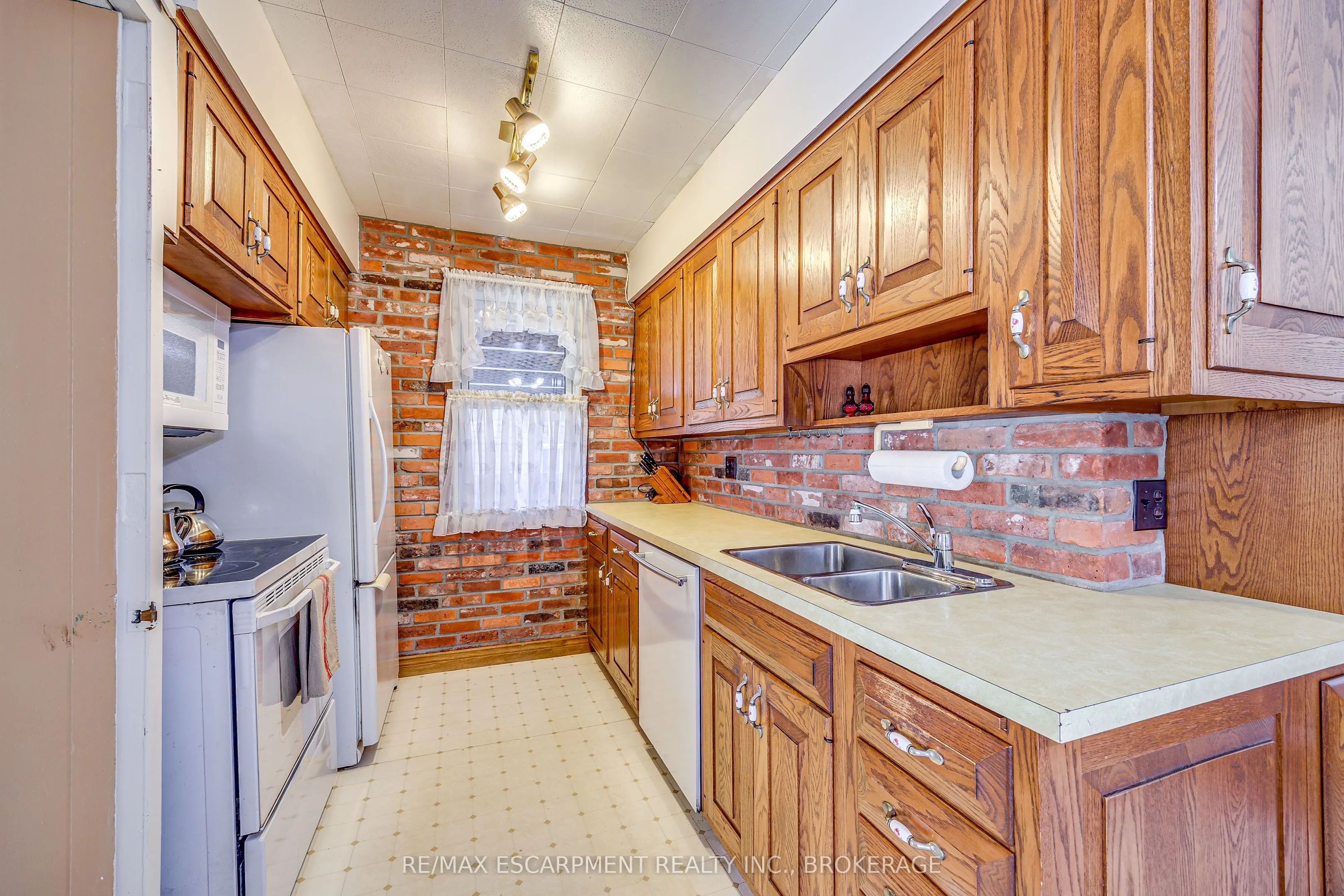 818 Broadway Avenue