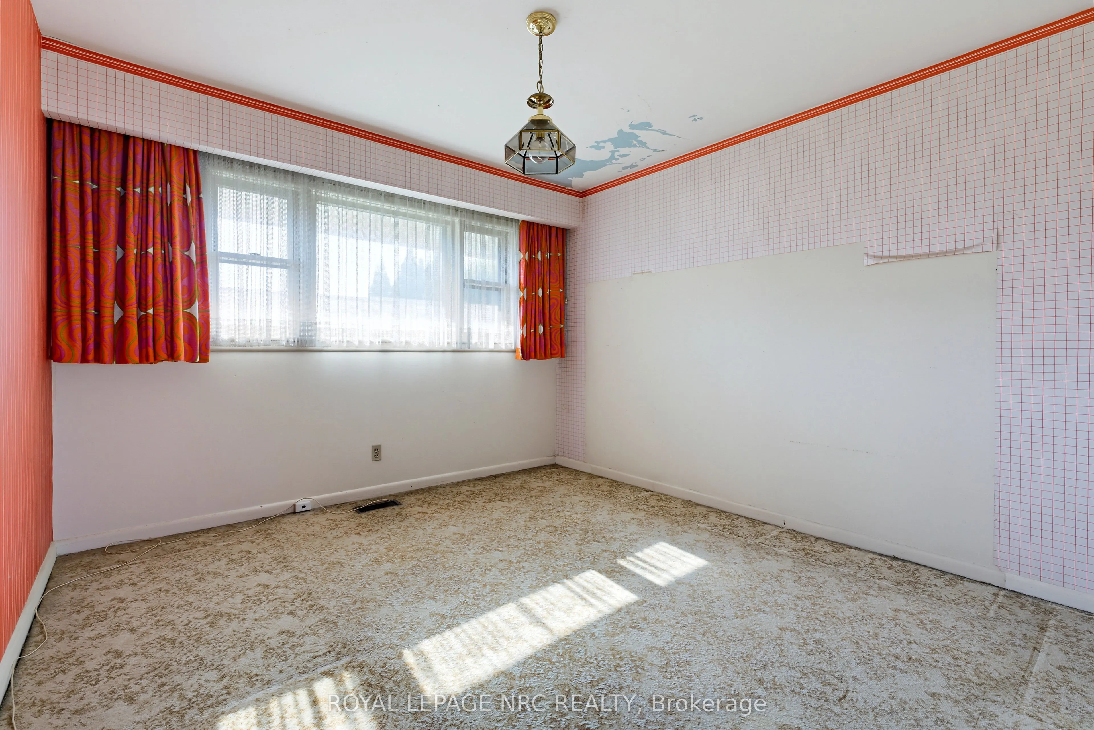 1023 North Service Road