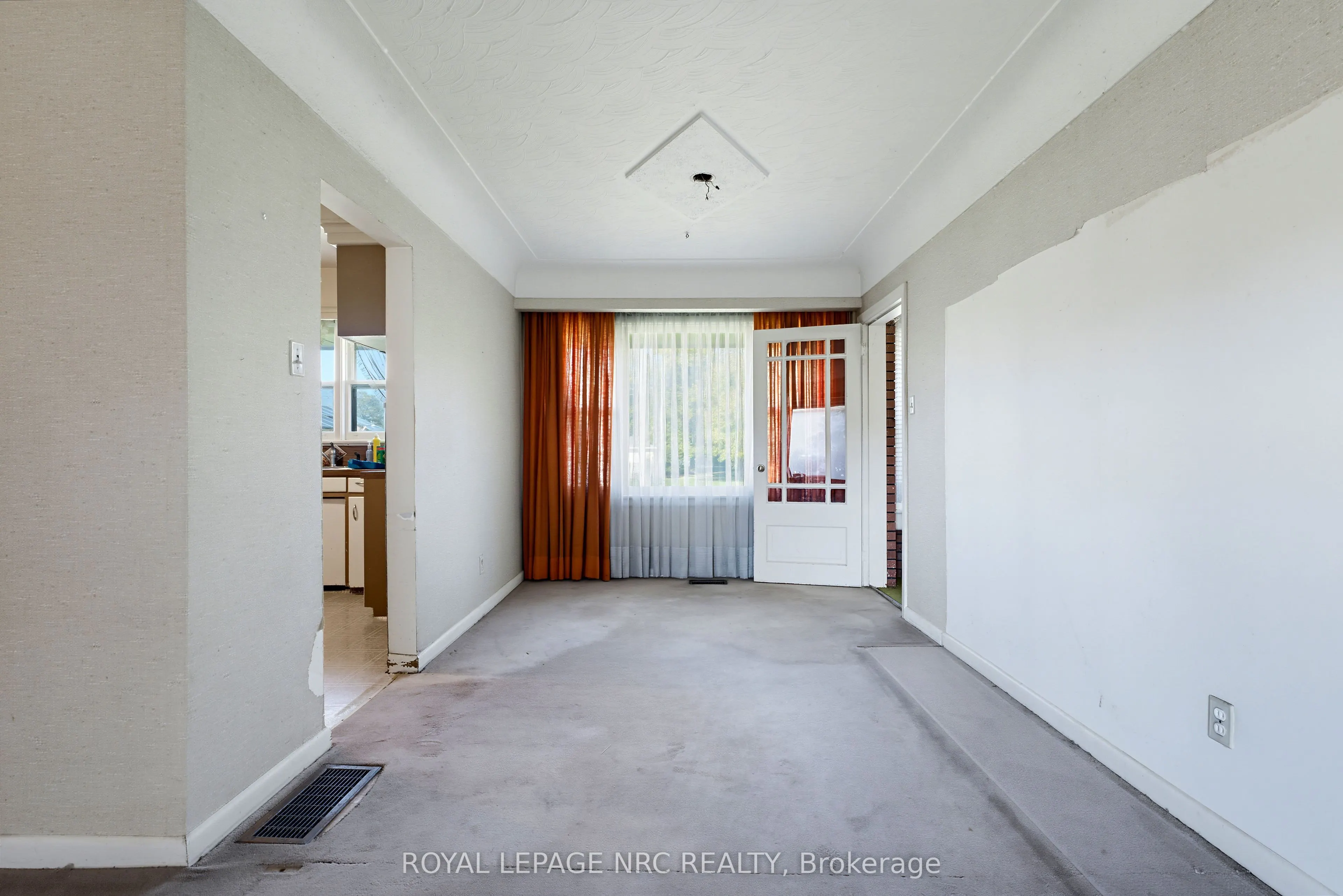 1023 North Service Road