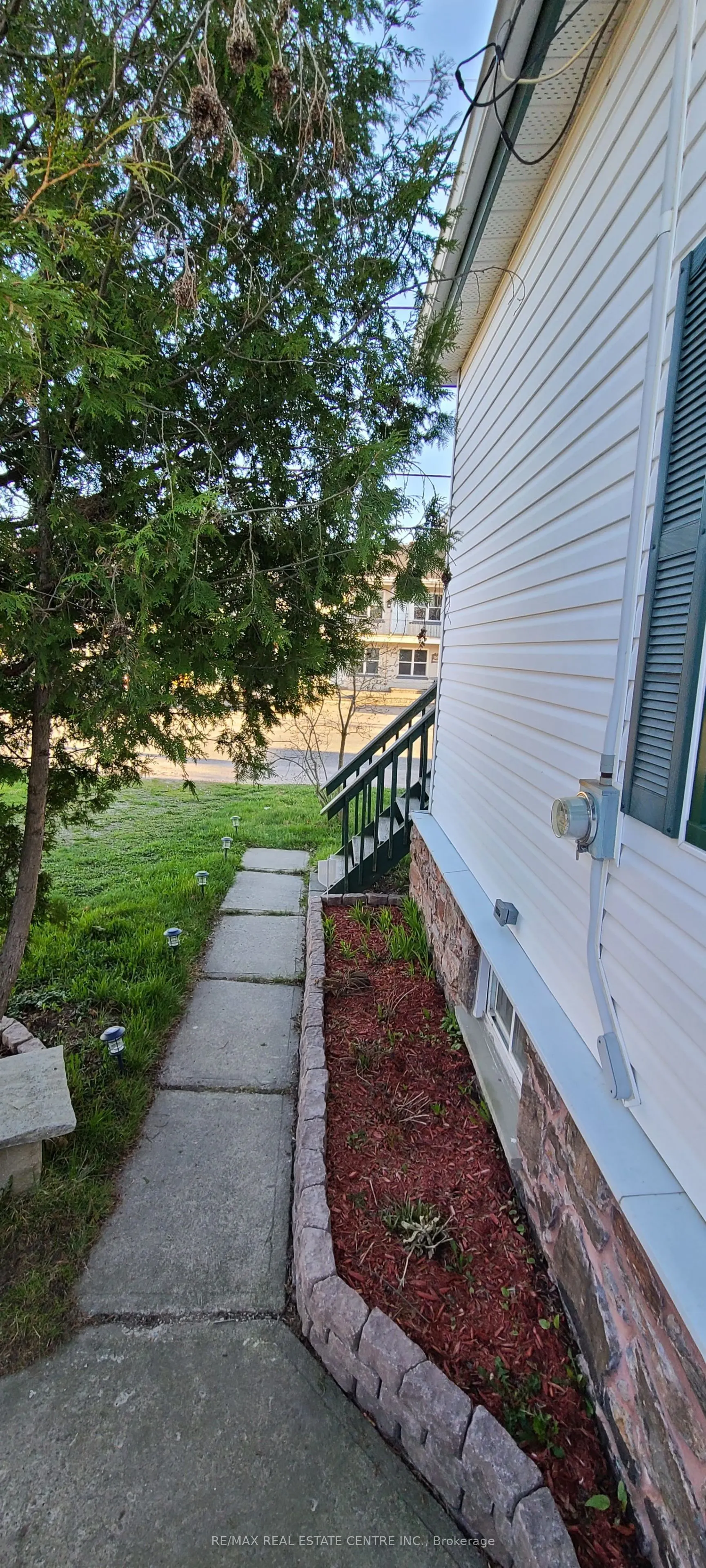 580 ROSE Avenue