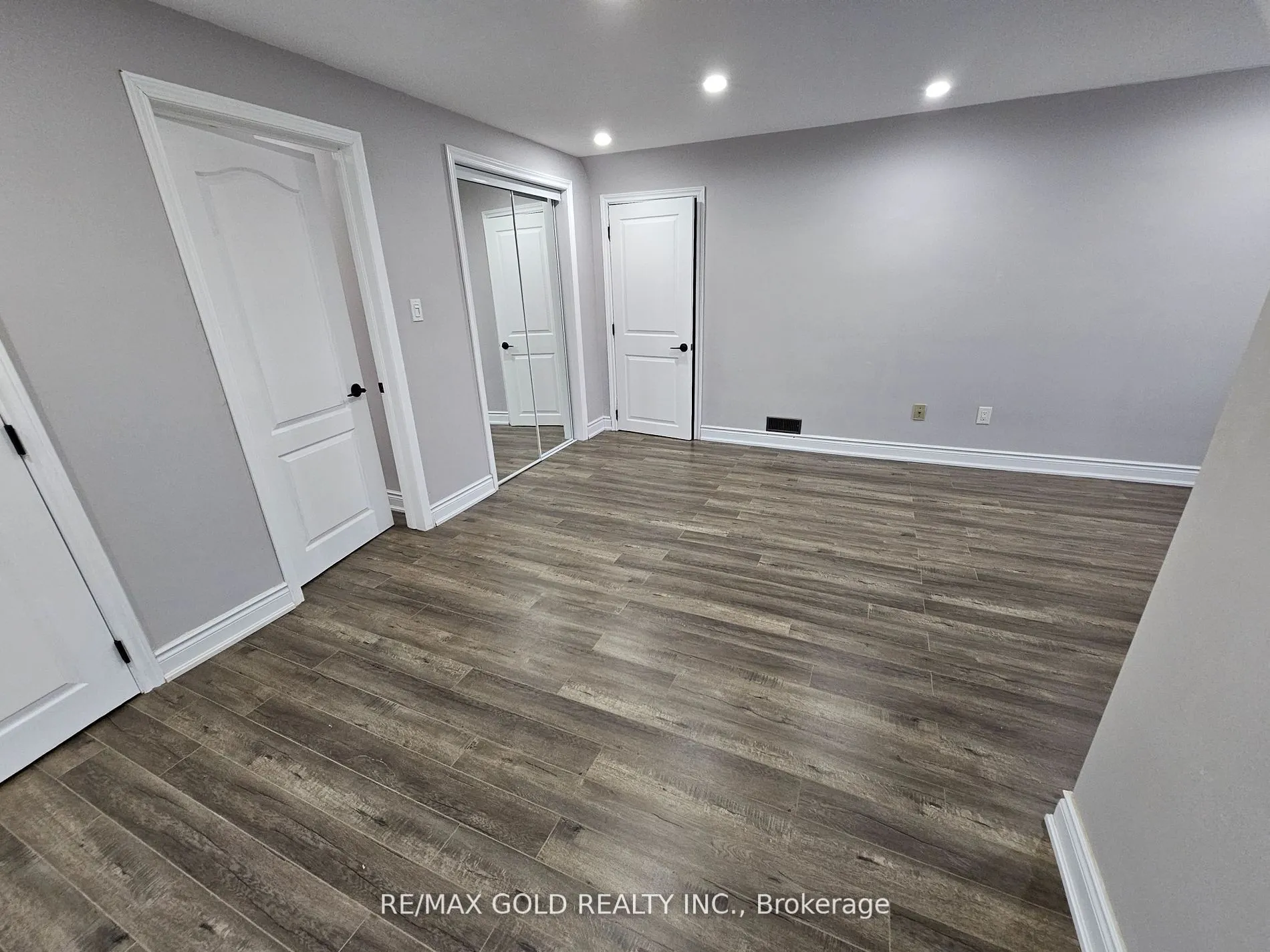 285 North Water Street W