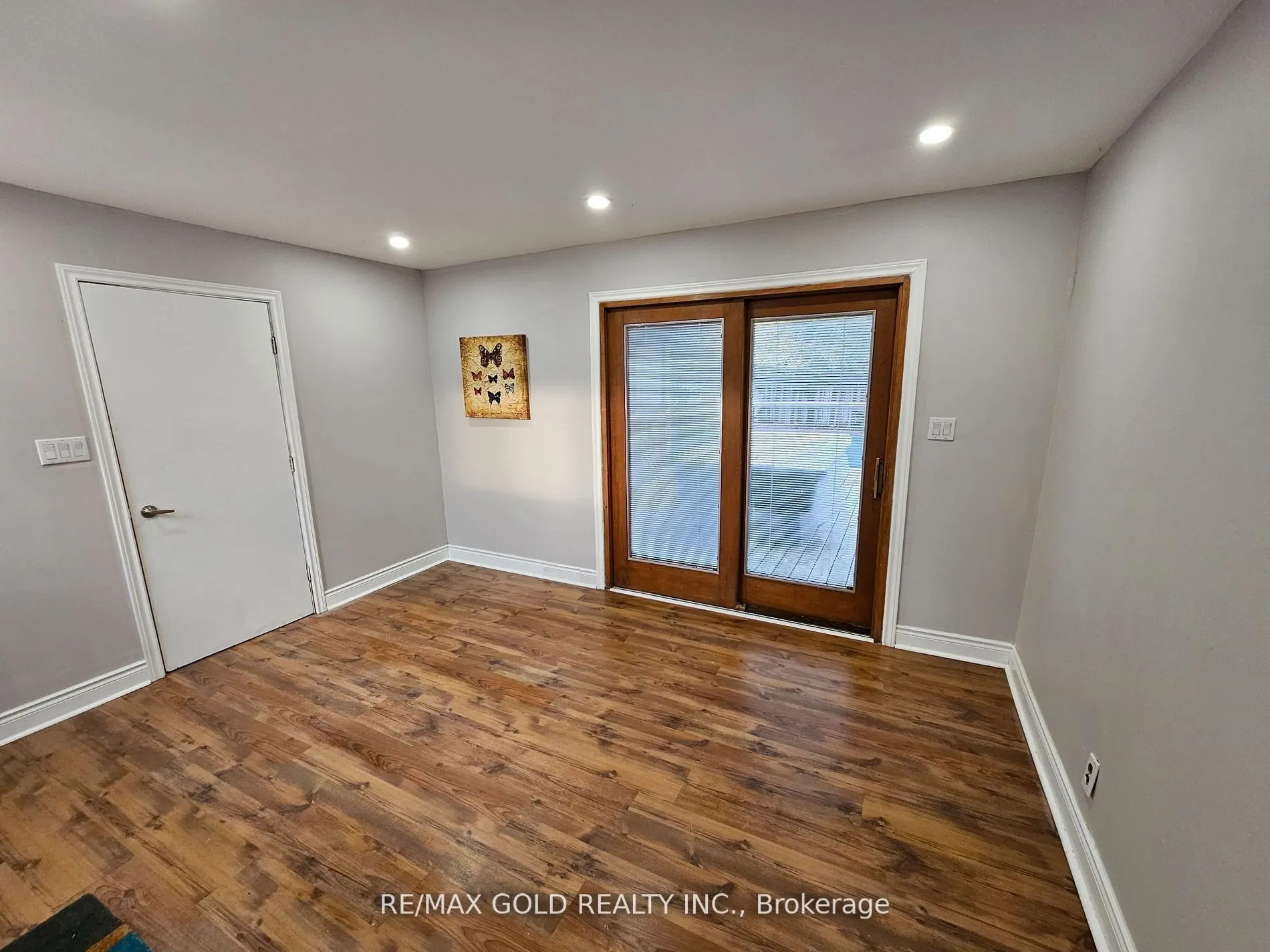 285 North Water Street W