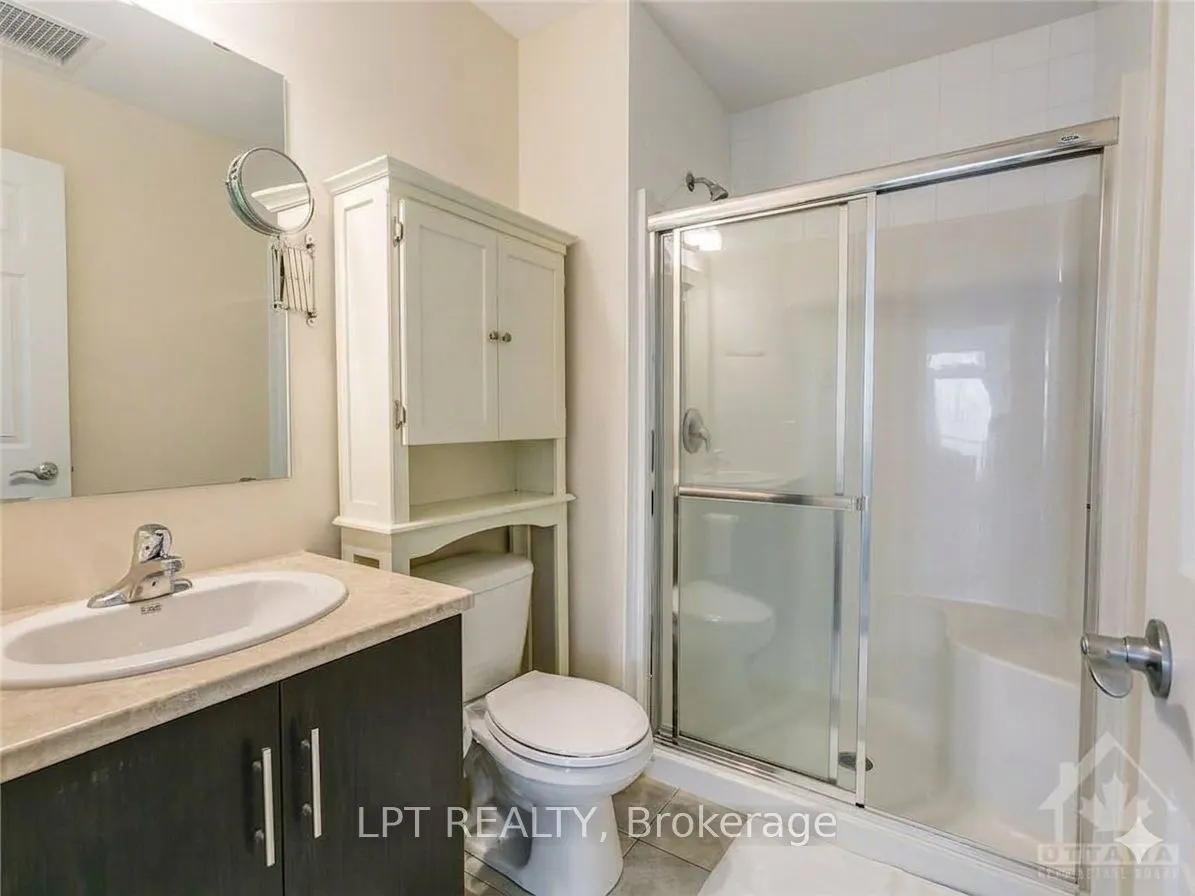 190 GUELPH Private #203