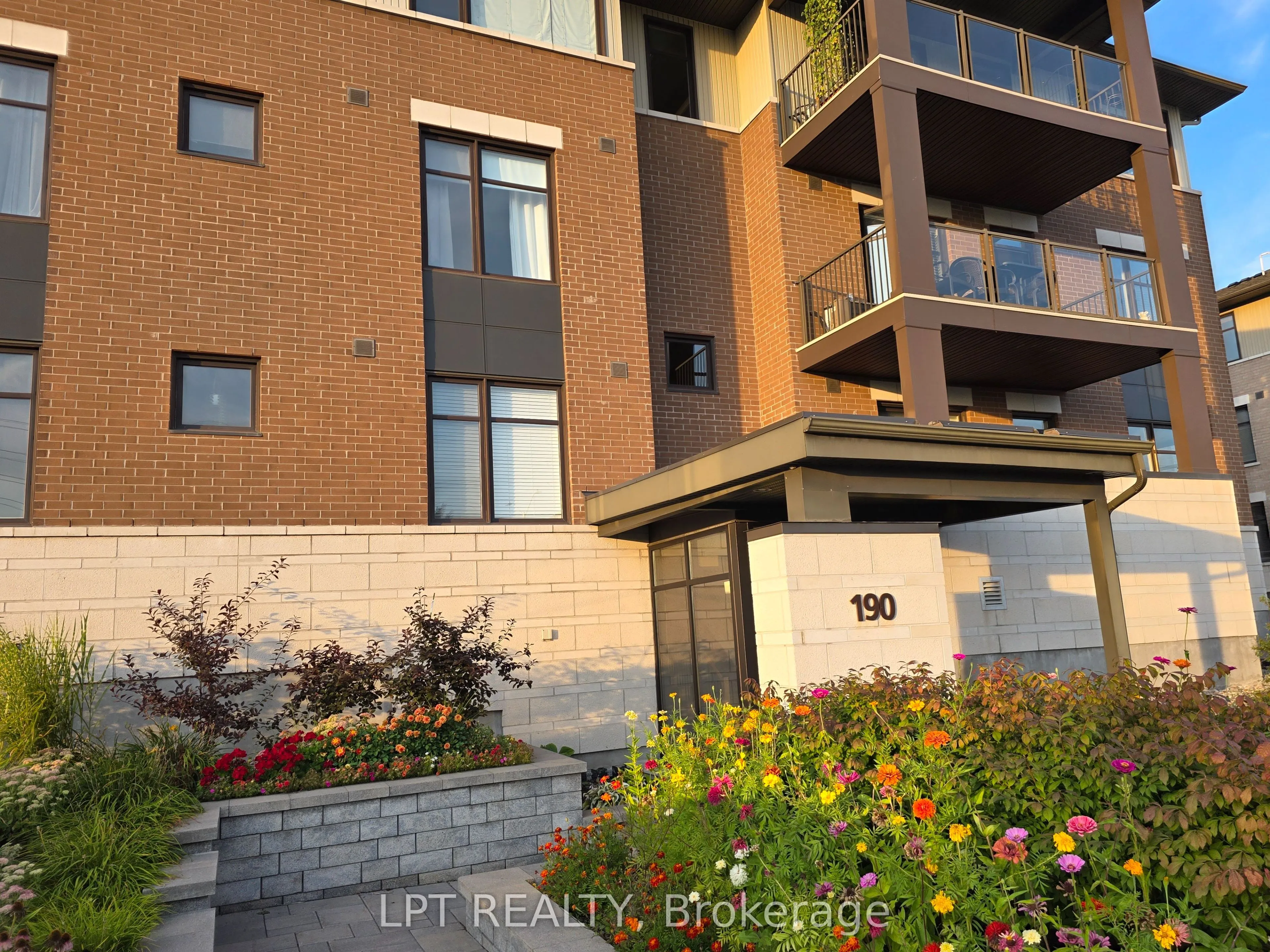190 GUELPH Private #203