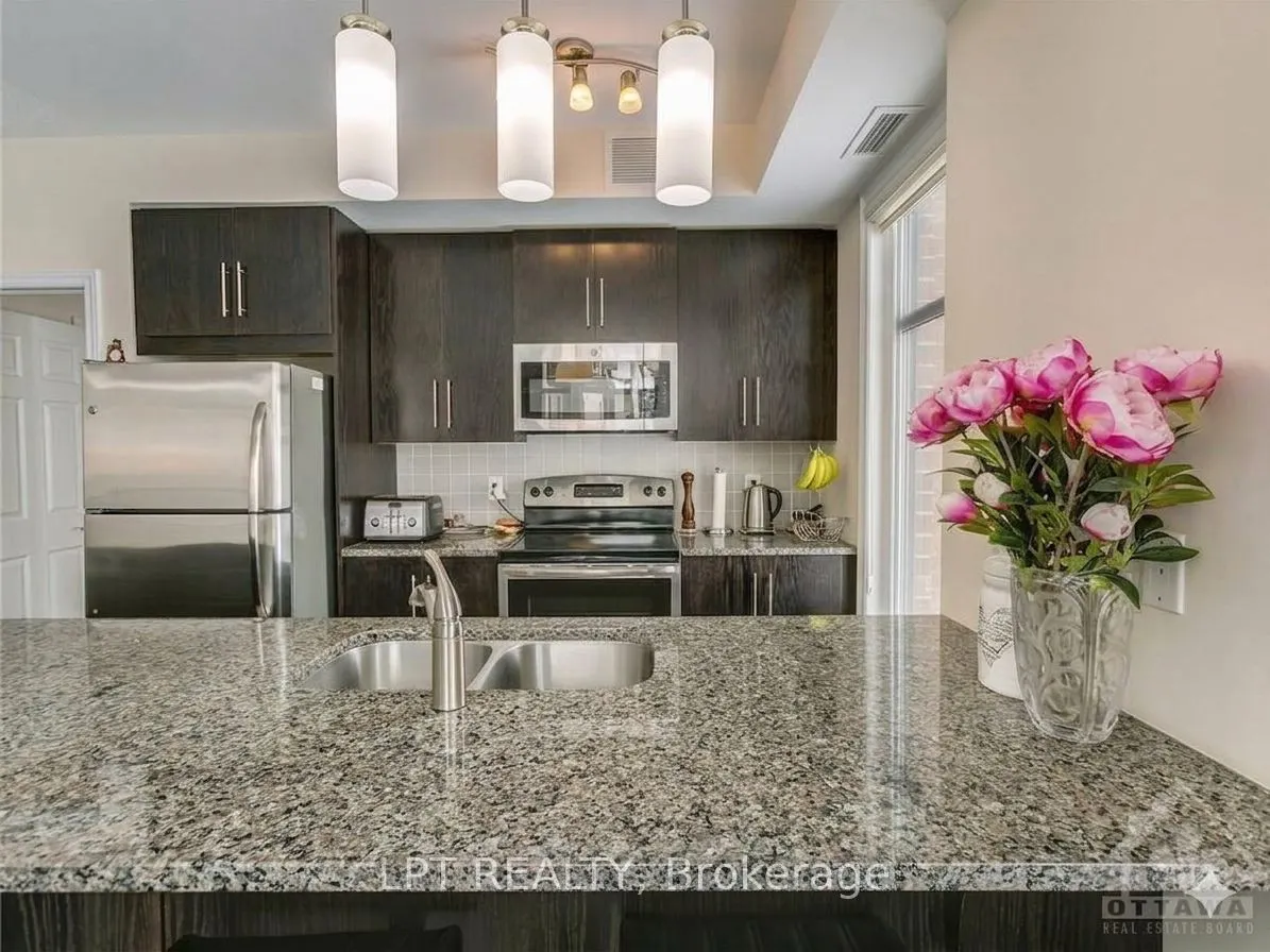 190 GUELPH Private #203