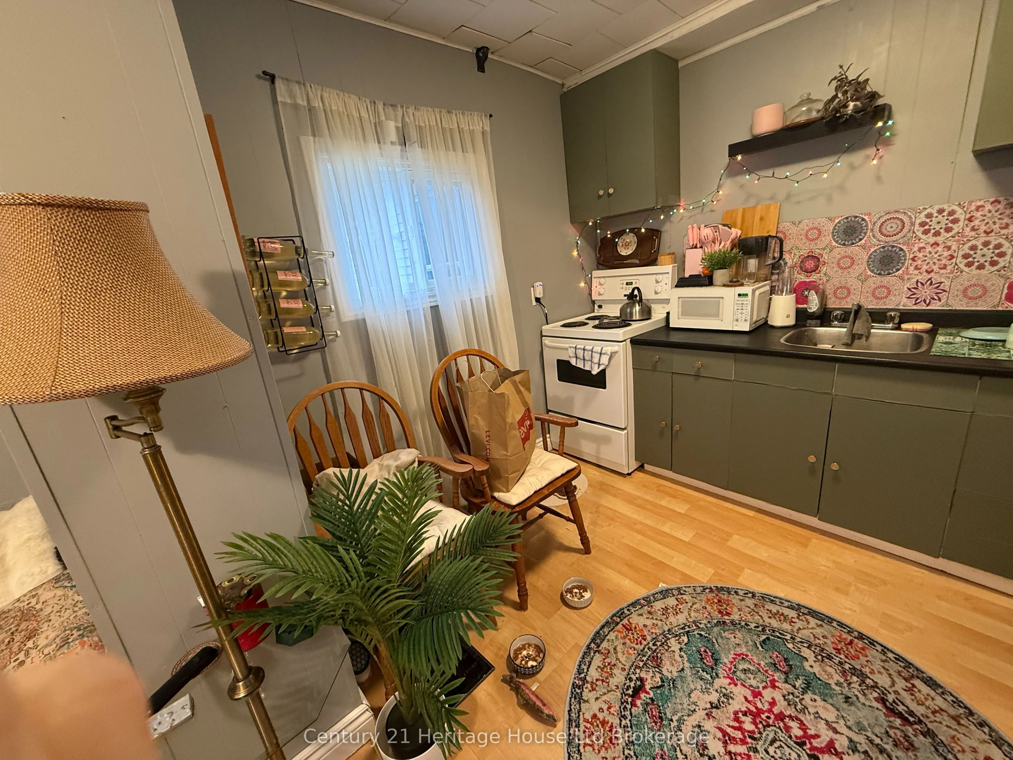 81 Givins Street