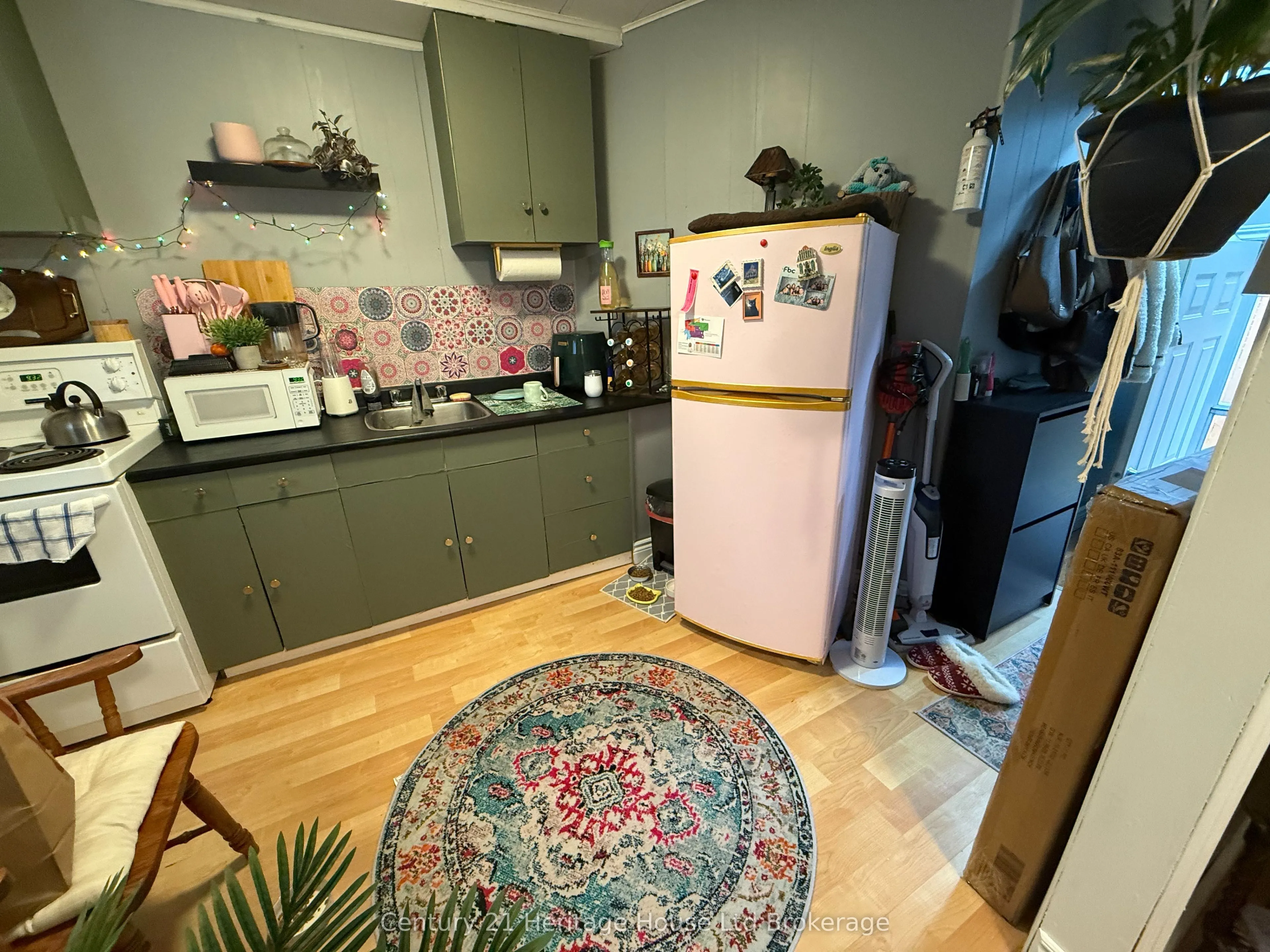 81 Givins Street