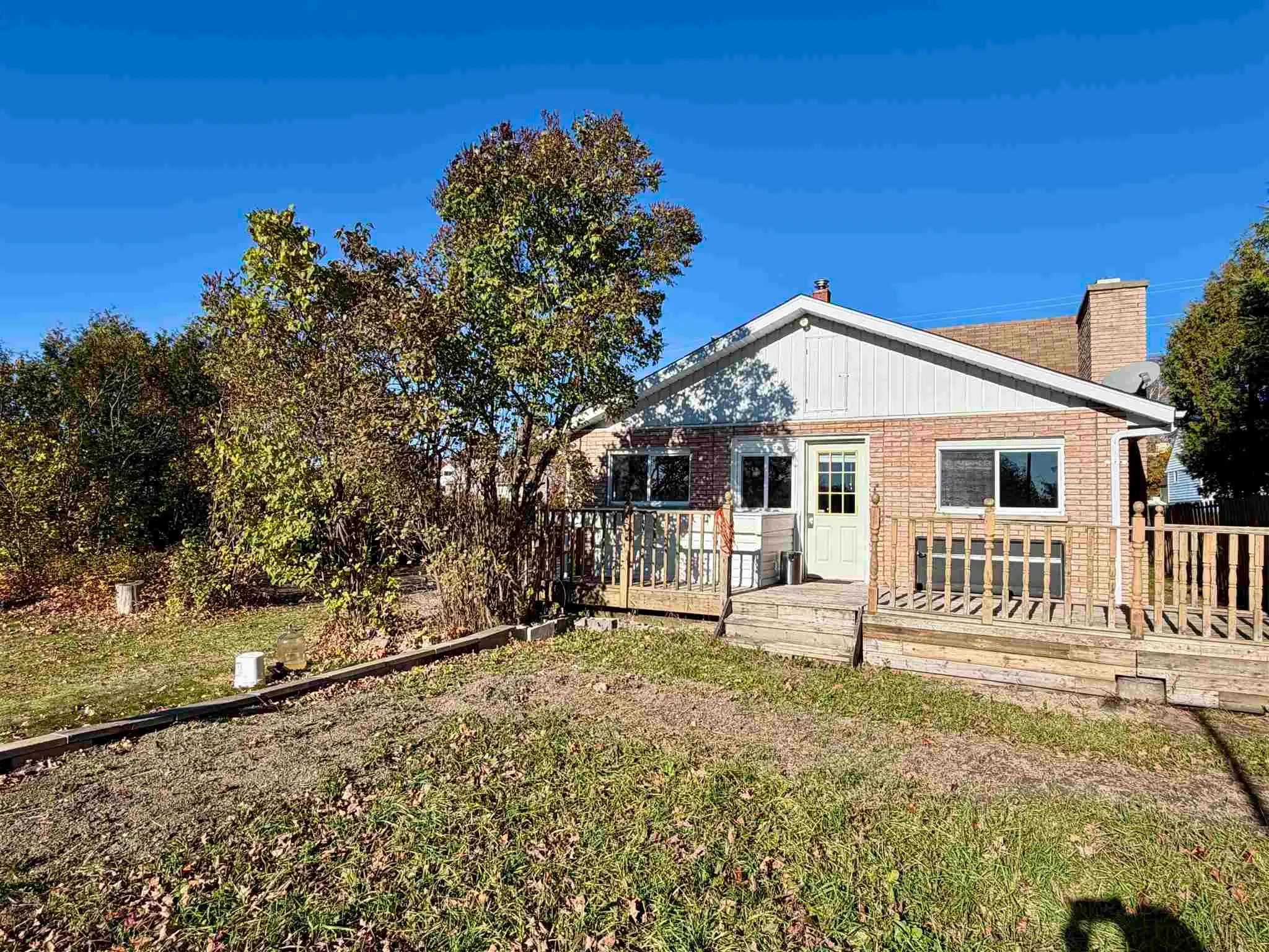221 Hillside Drive S