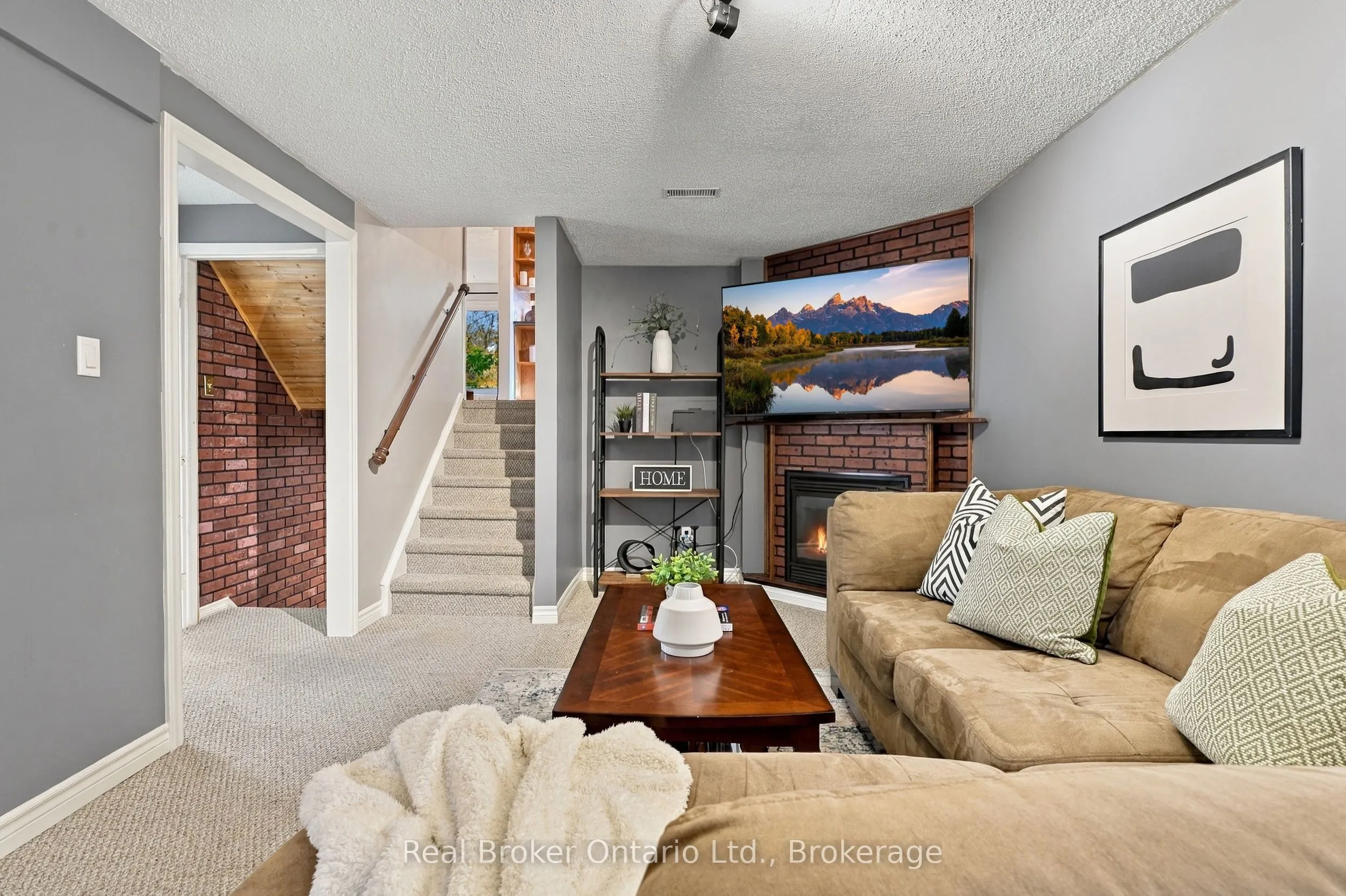 427A Dayna Crescent