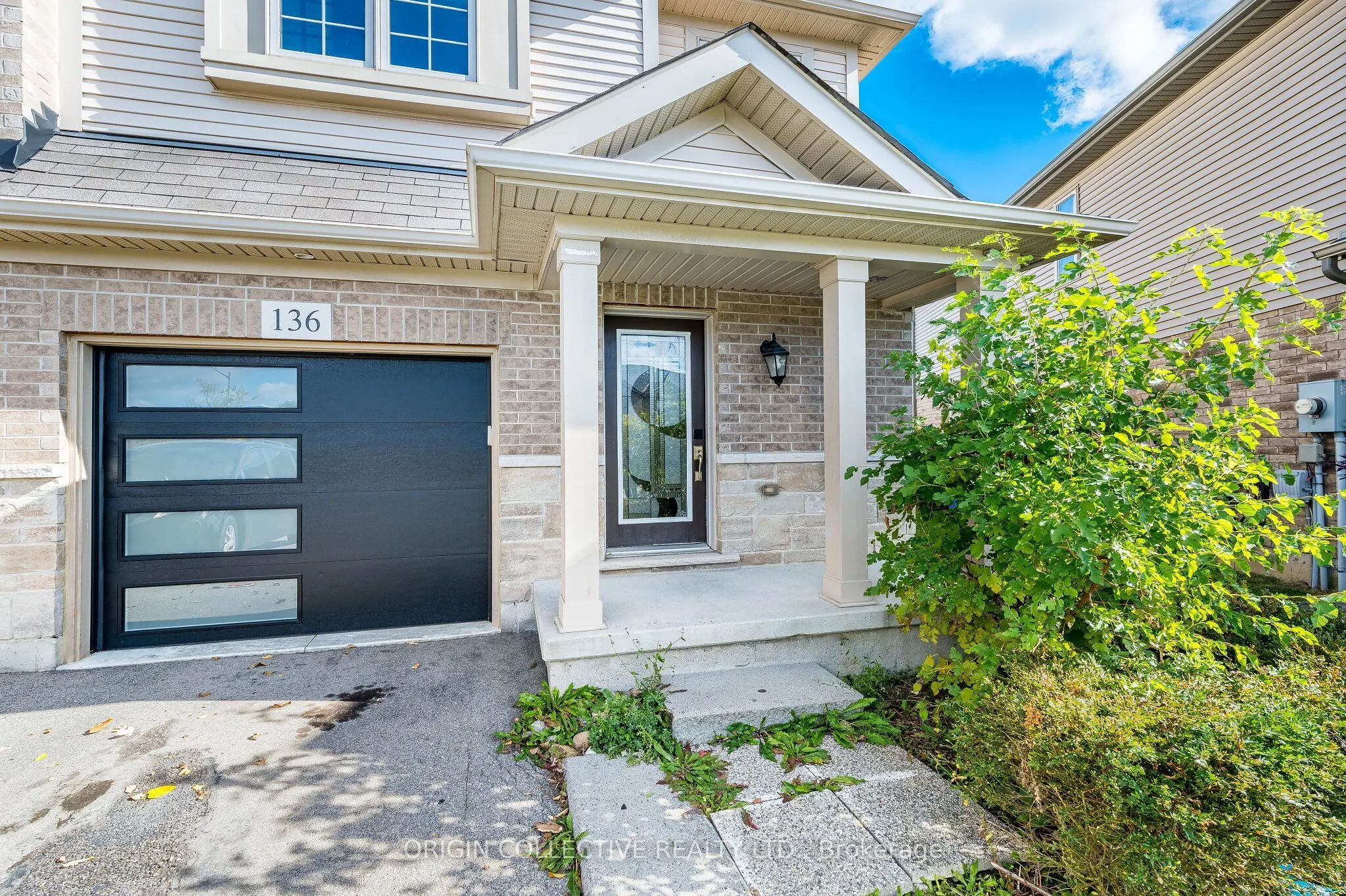 136 Westbank Trail E