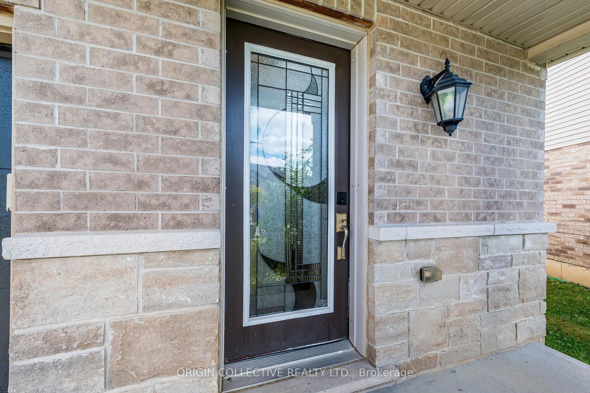 136 Westbank Trail E