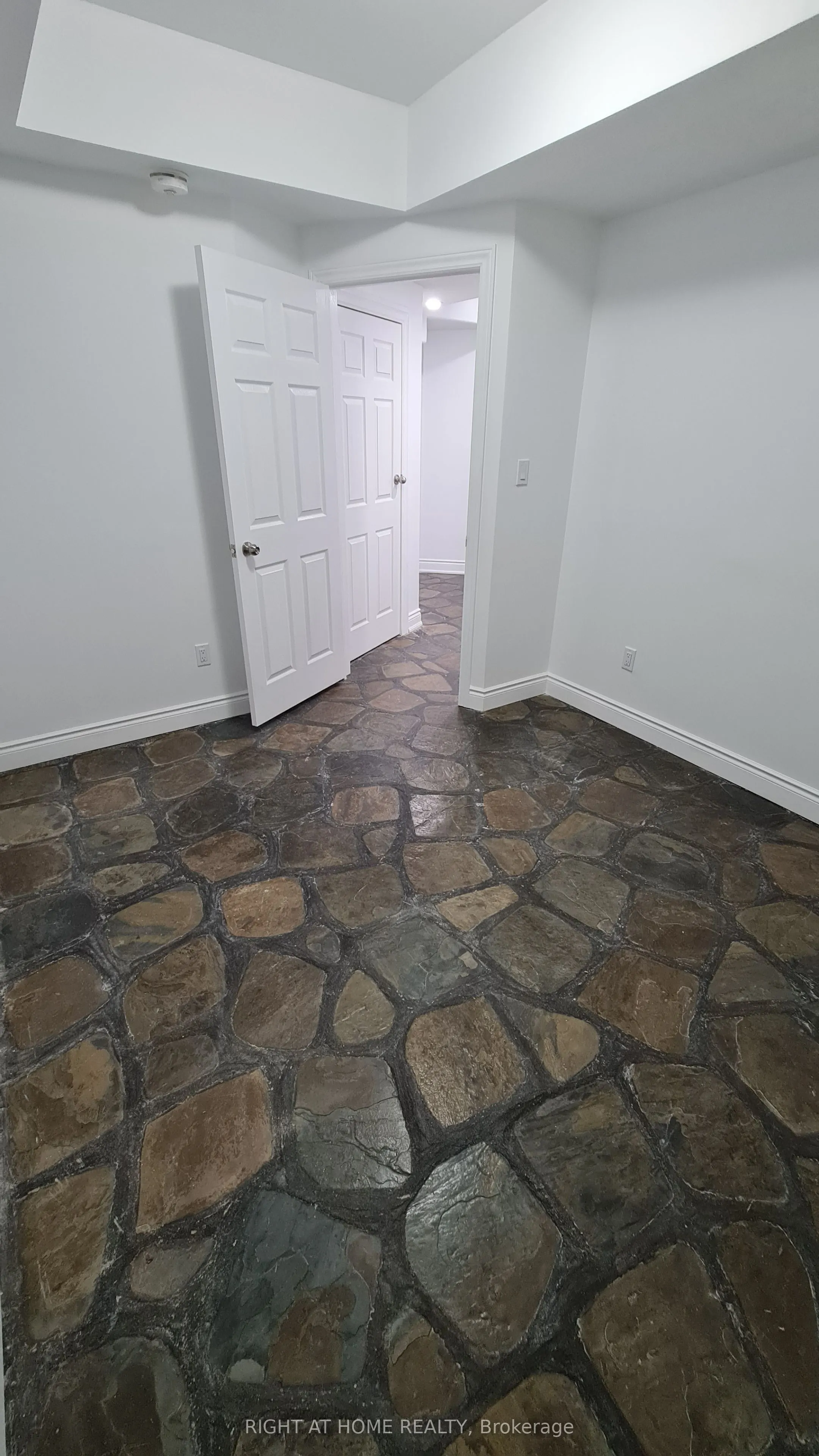 172 Lena Crescent #2