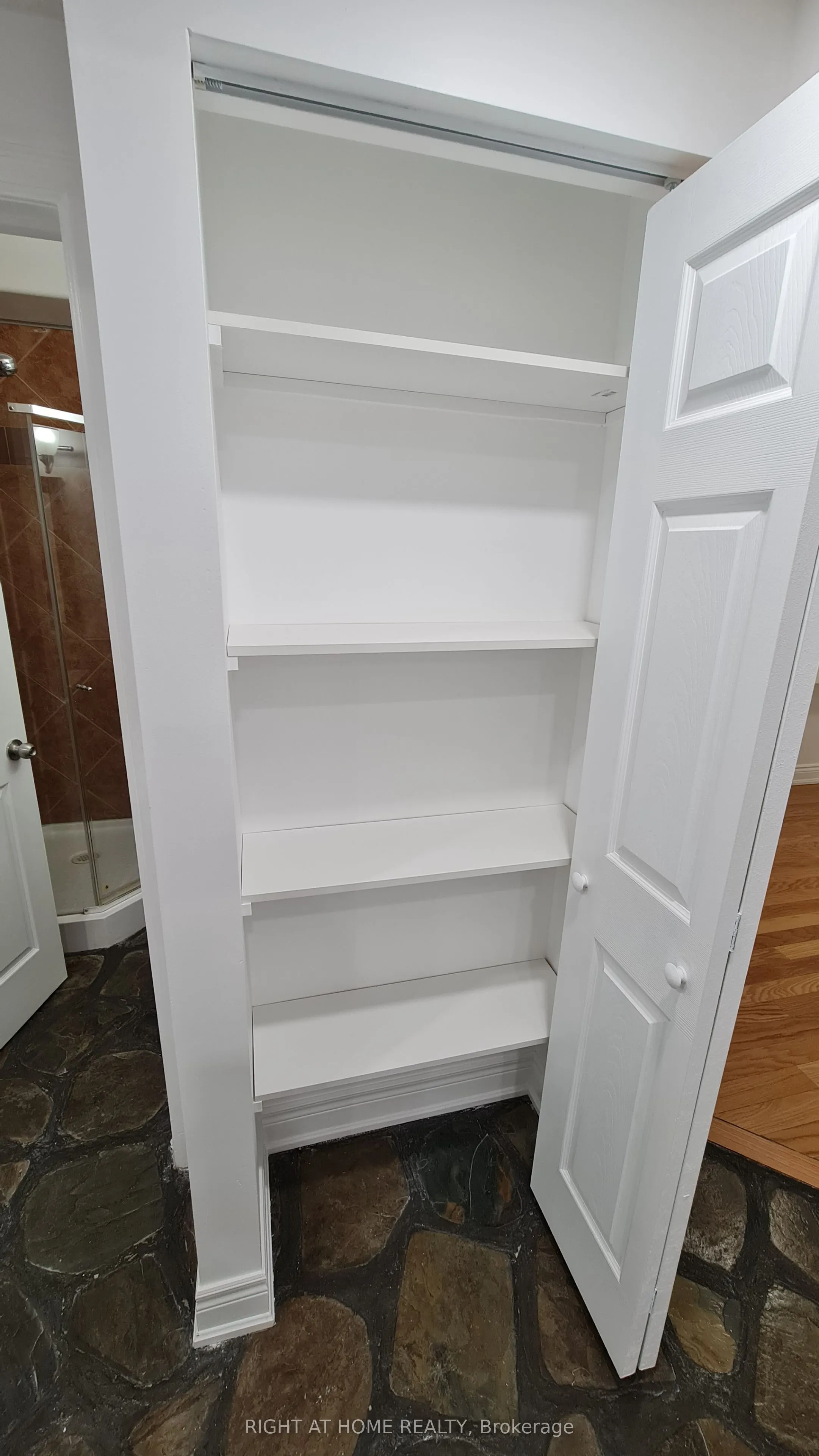 172 Lena Crescent #2