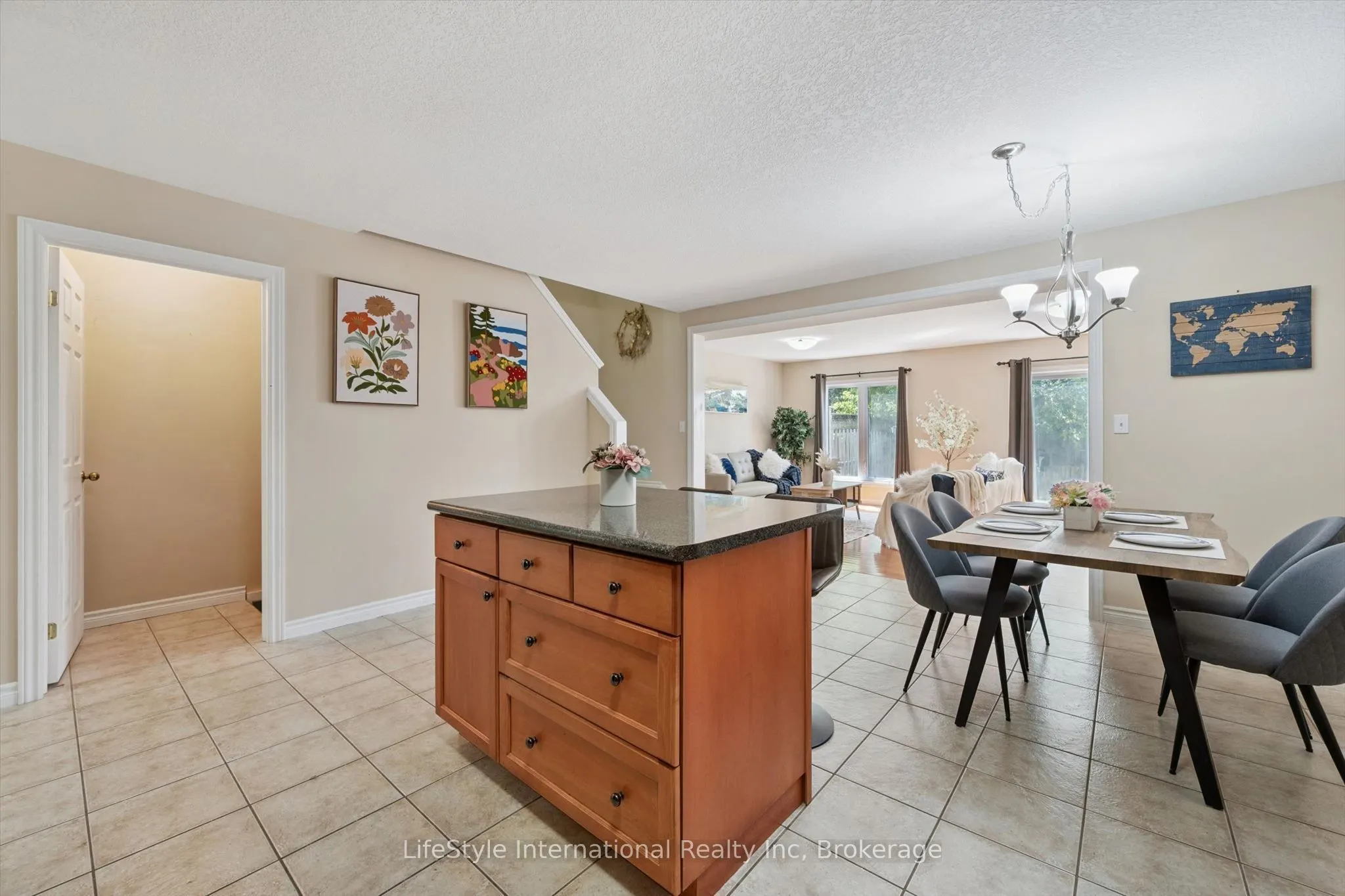 47 HASLER Crescent